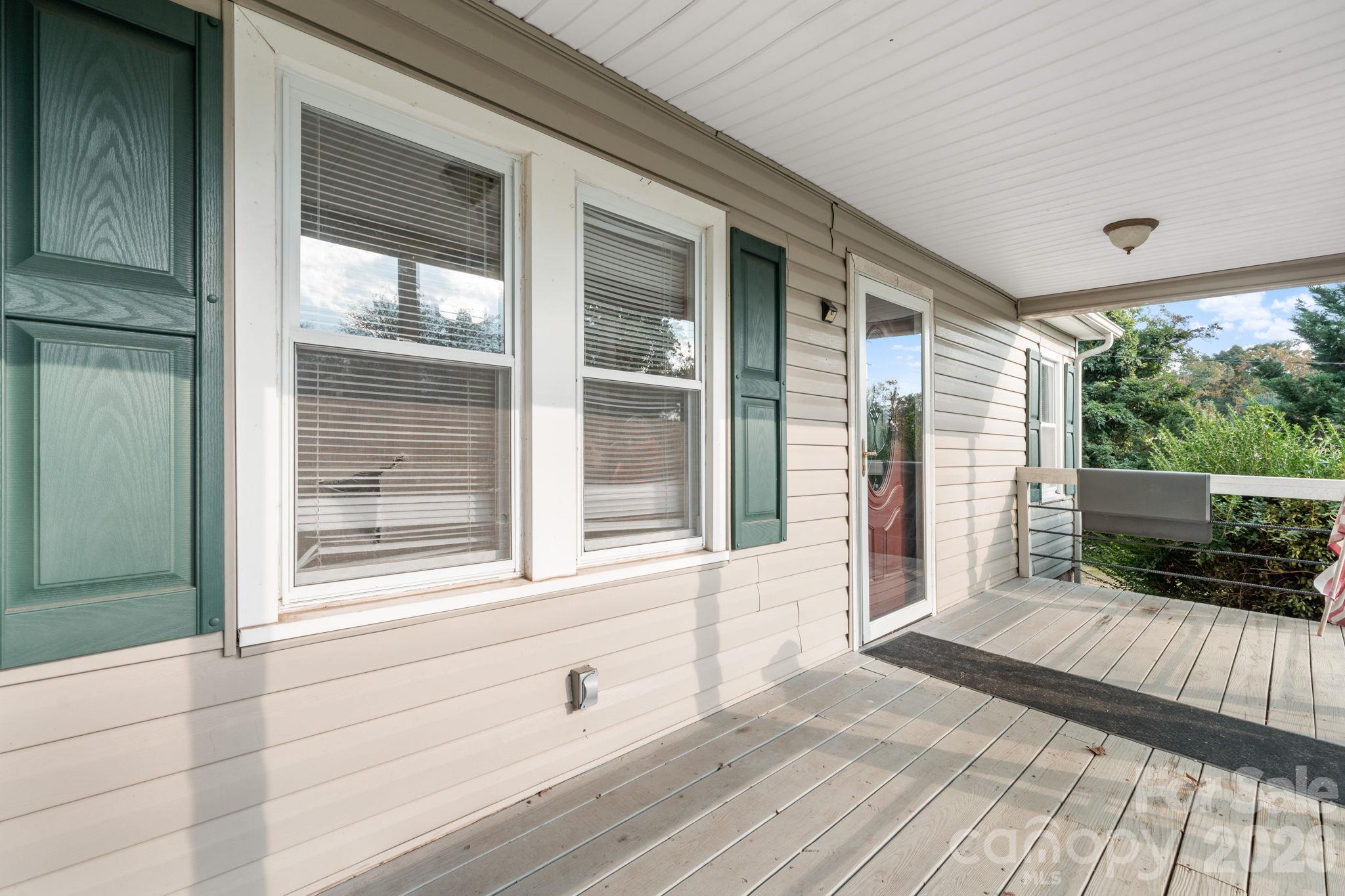 617 Hawthorne Street Property Photo 6