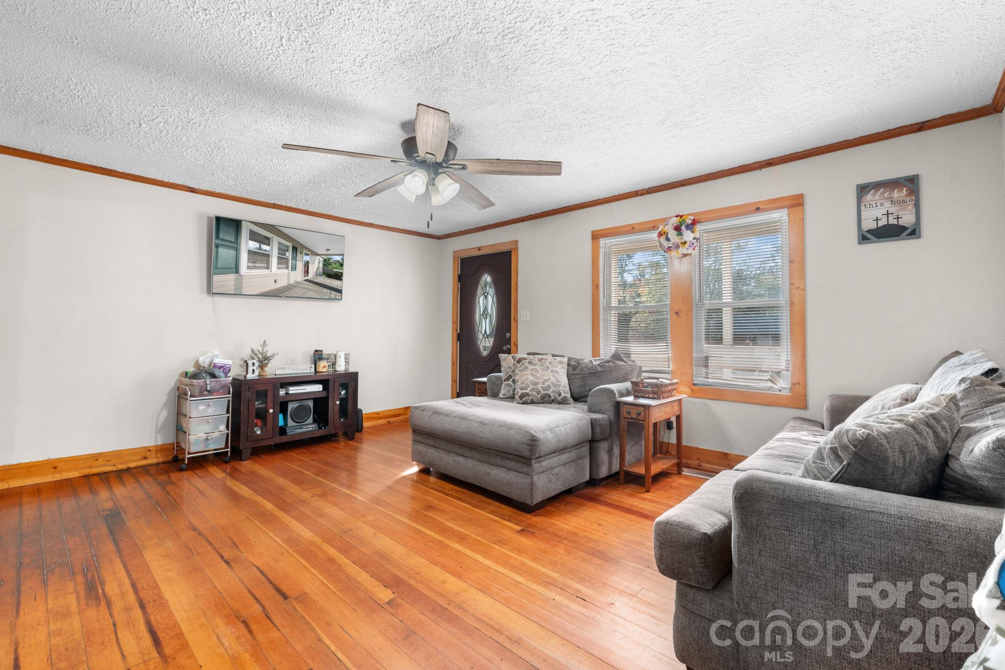 617 Hawthorne Street Property Photo 9