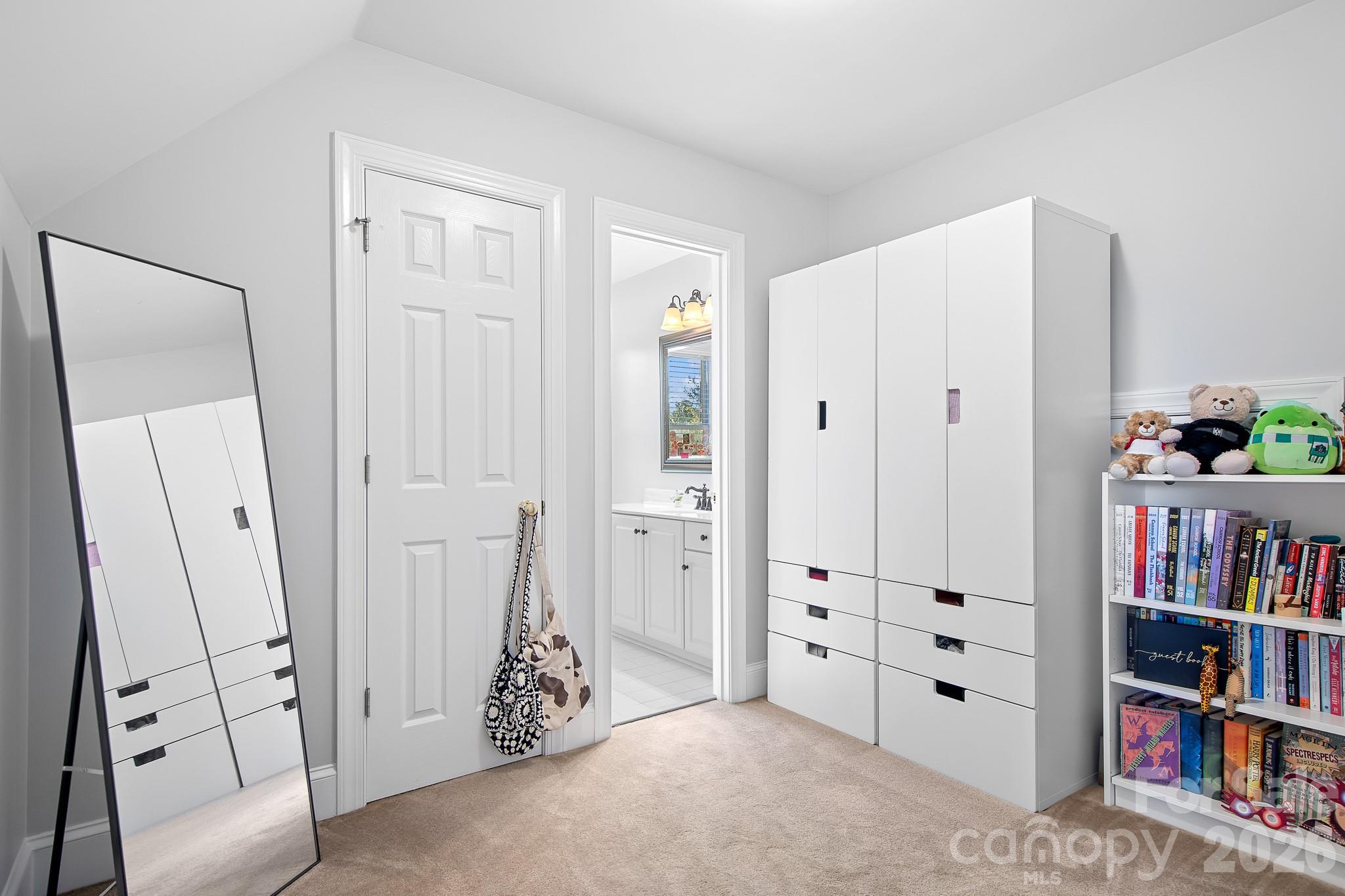 861 Kings Crossing Drive Property Photo 22