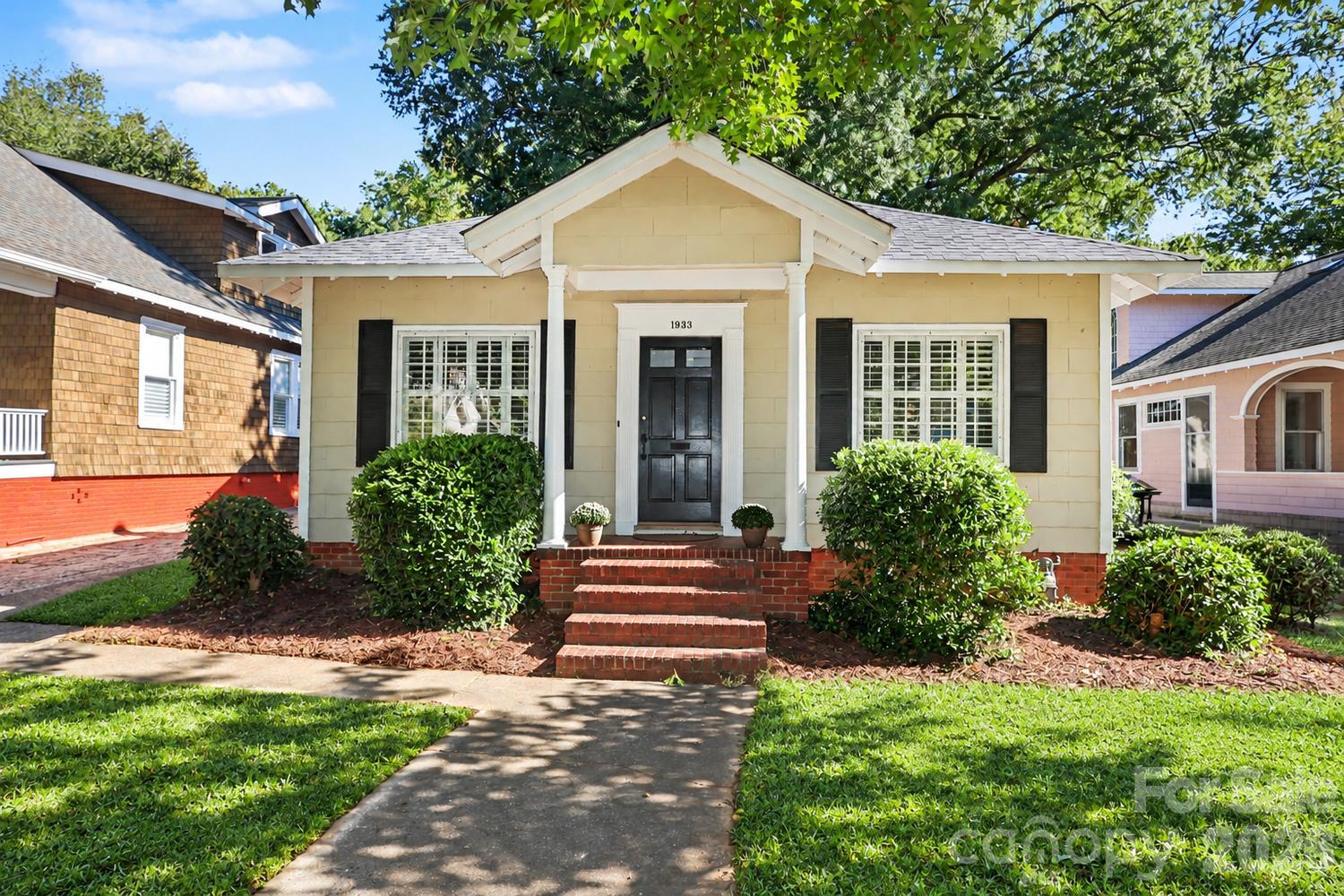 1933 Park Road Property Photo 1