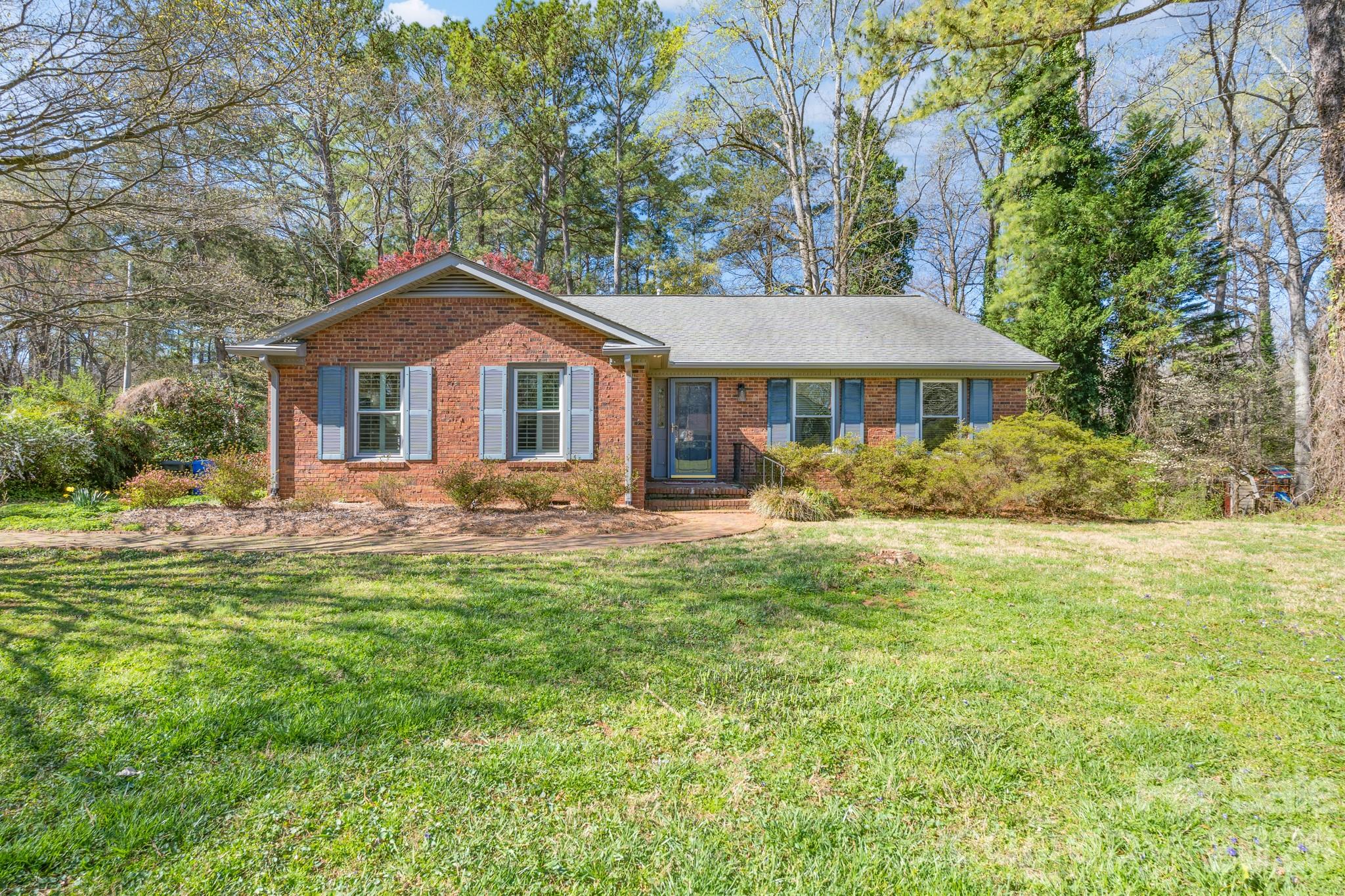2123 Poinsett Drive Property Photo 1