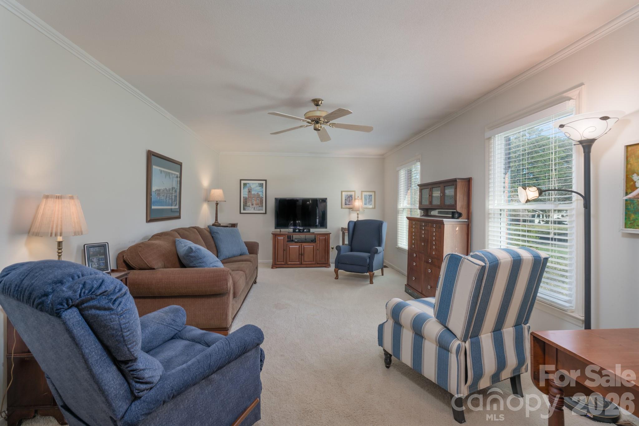 2123 Poinsett Drive Property Photo 2