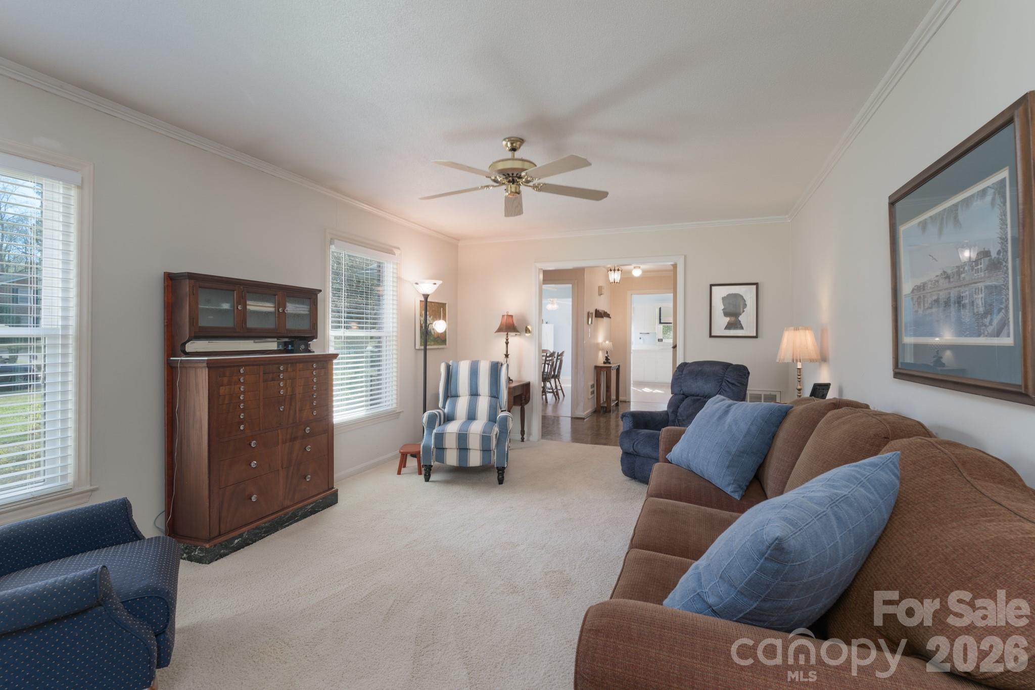 2123 Poinsett Drive Property Photo 3