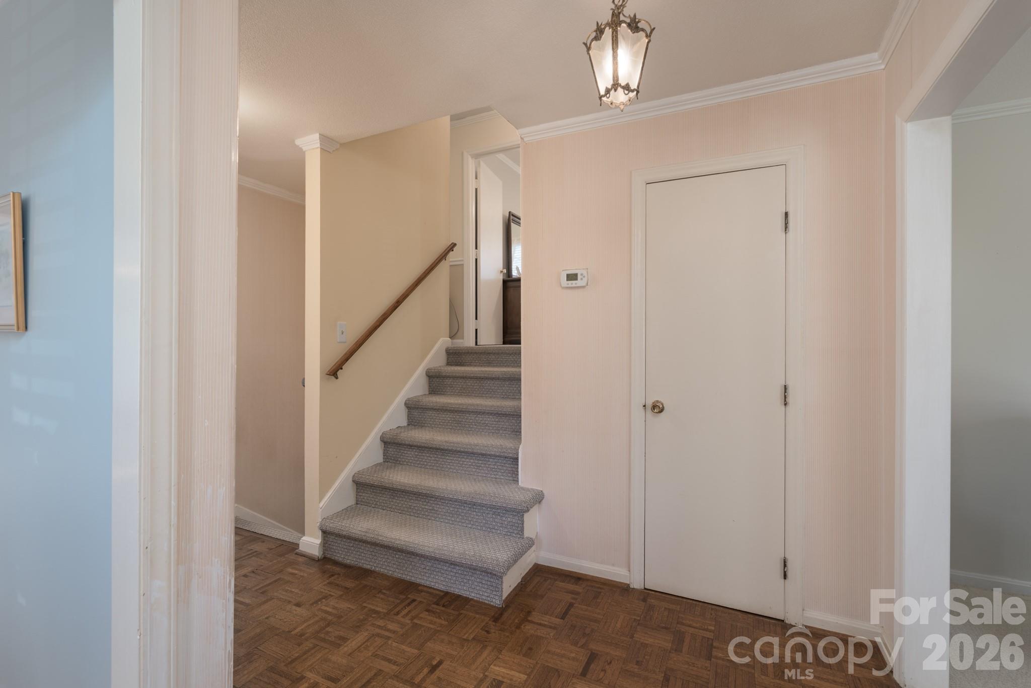 2123 Poinsett Drive Property Photo 4
