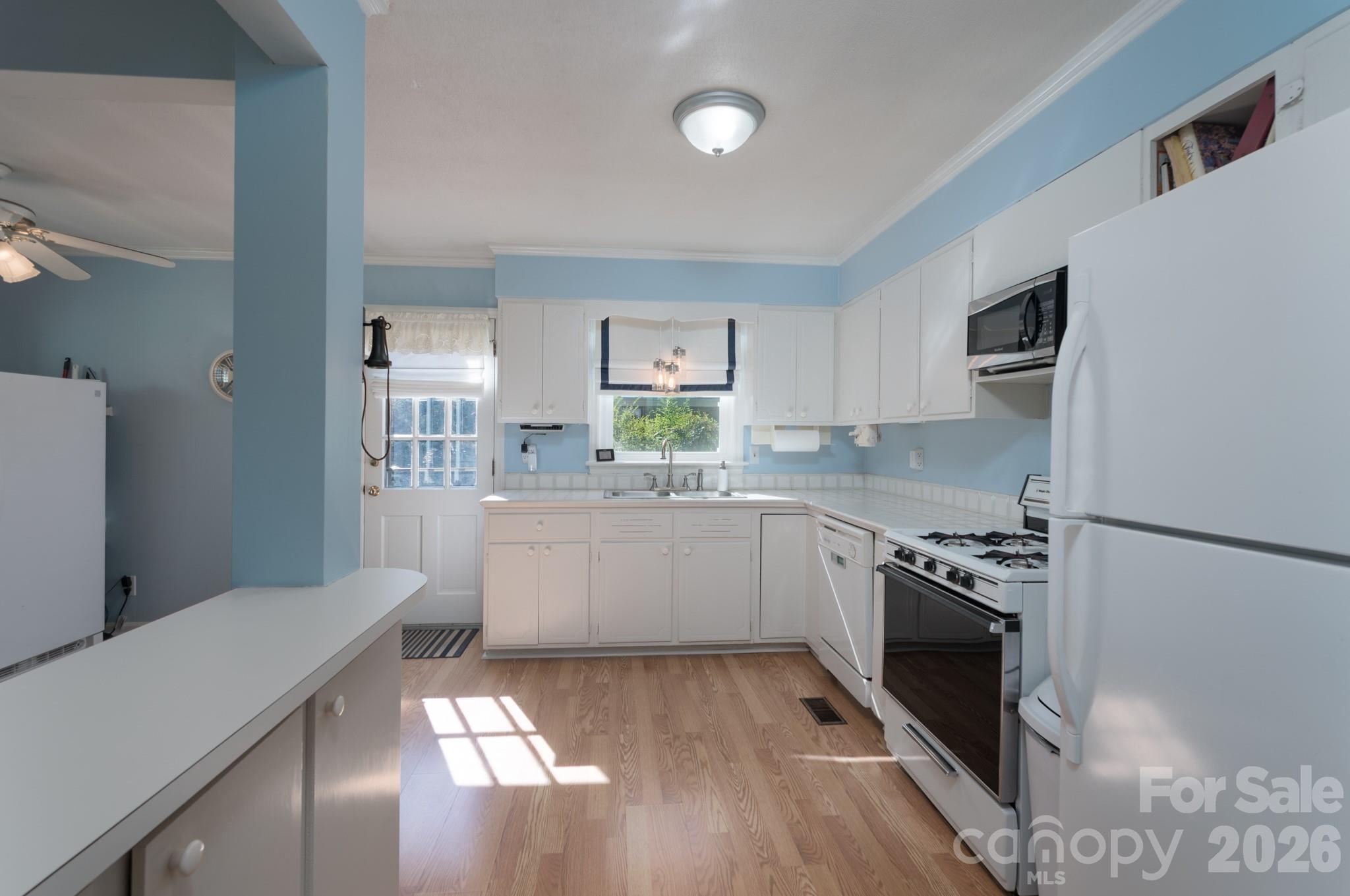 2123 Poinsett Drive Property Photo 8