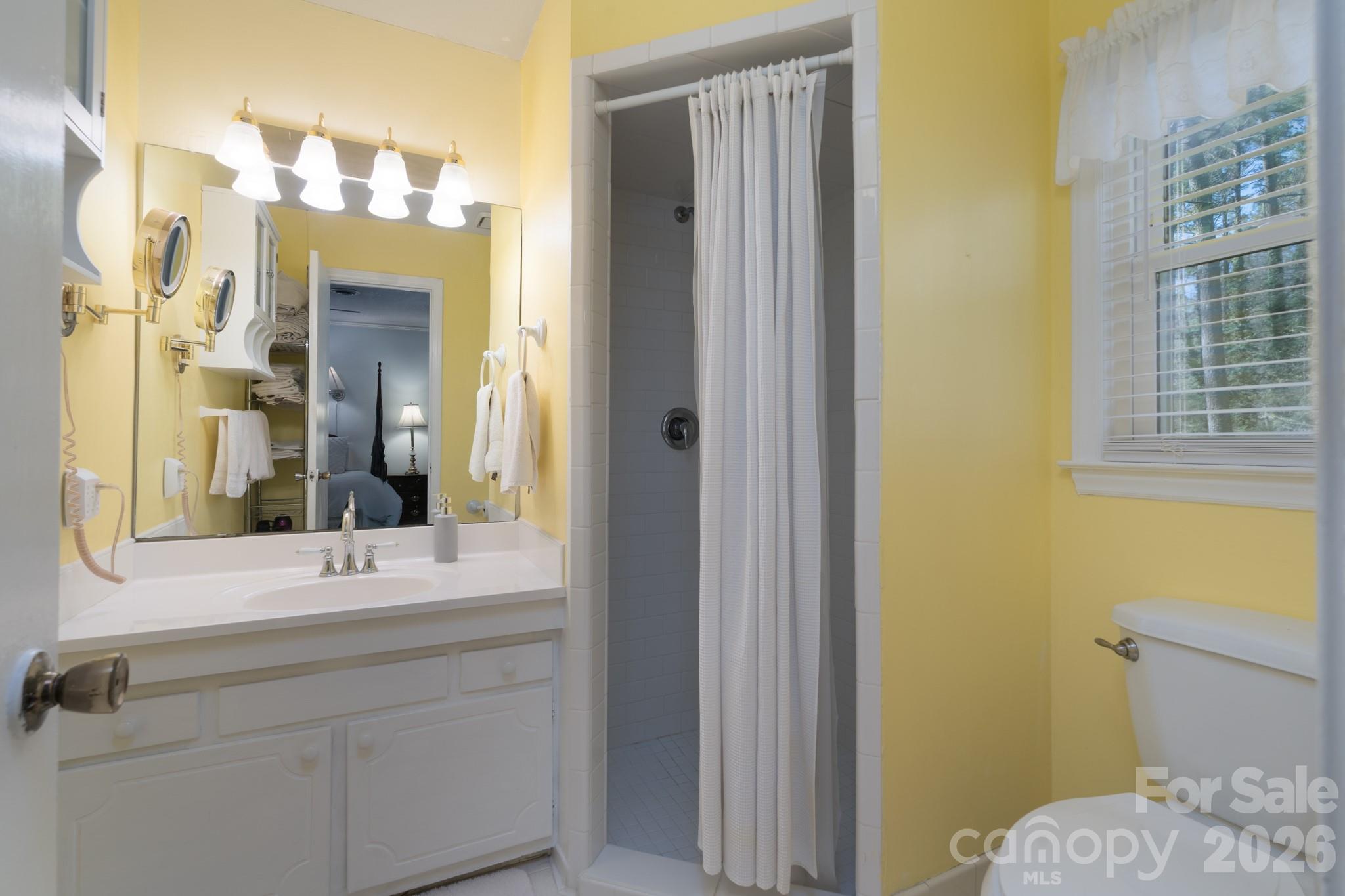 2123 Poinsett Drive Property Photo 13