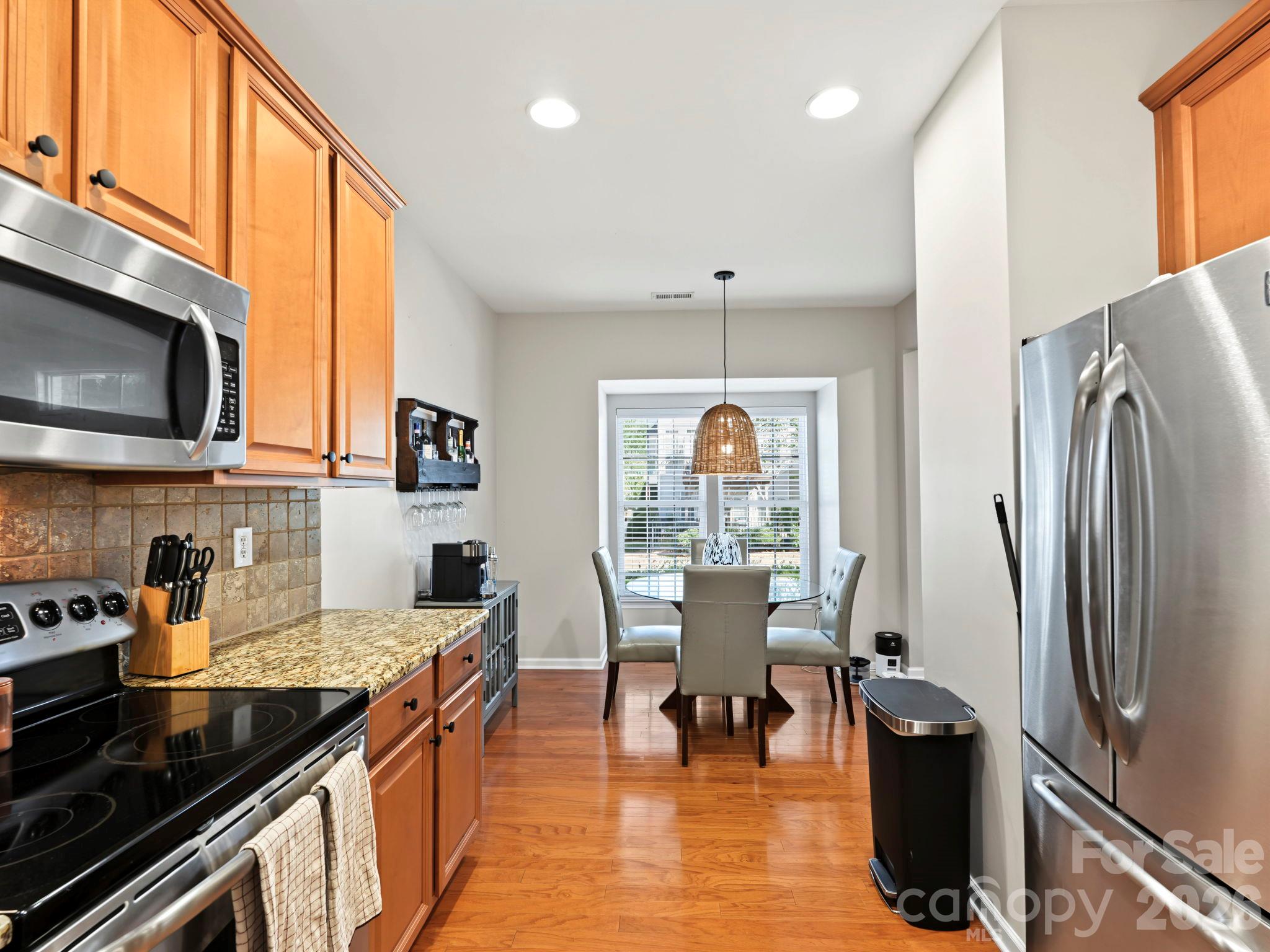 5904 Union Pacific Avenue Property Photo 8