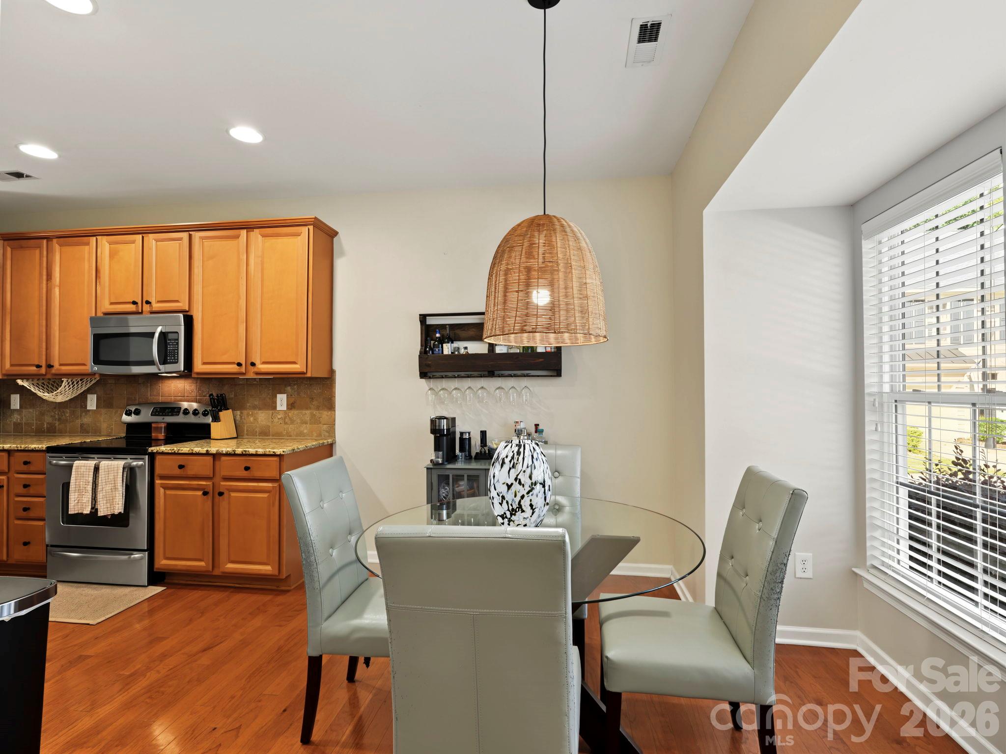 5904 Union Pacific Avenue Property Photo 11