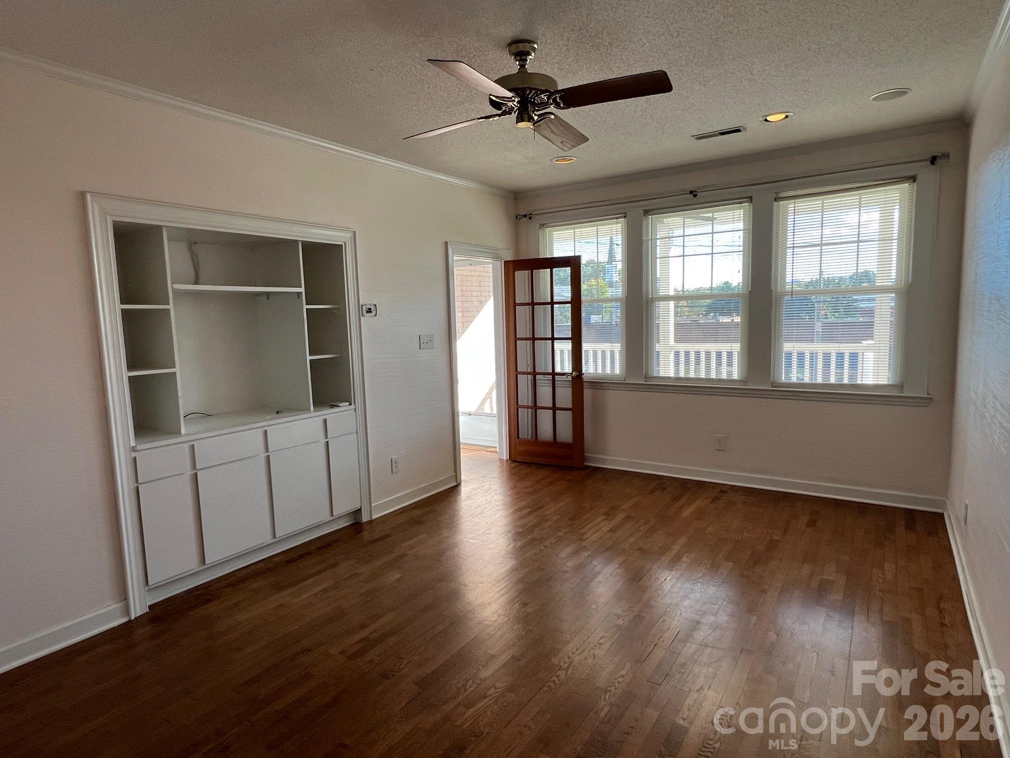 308 N Green Street Street 5 Property Photo 3