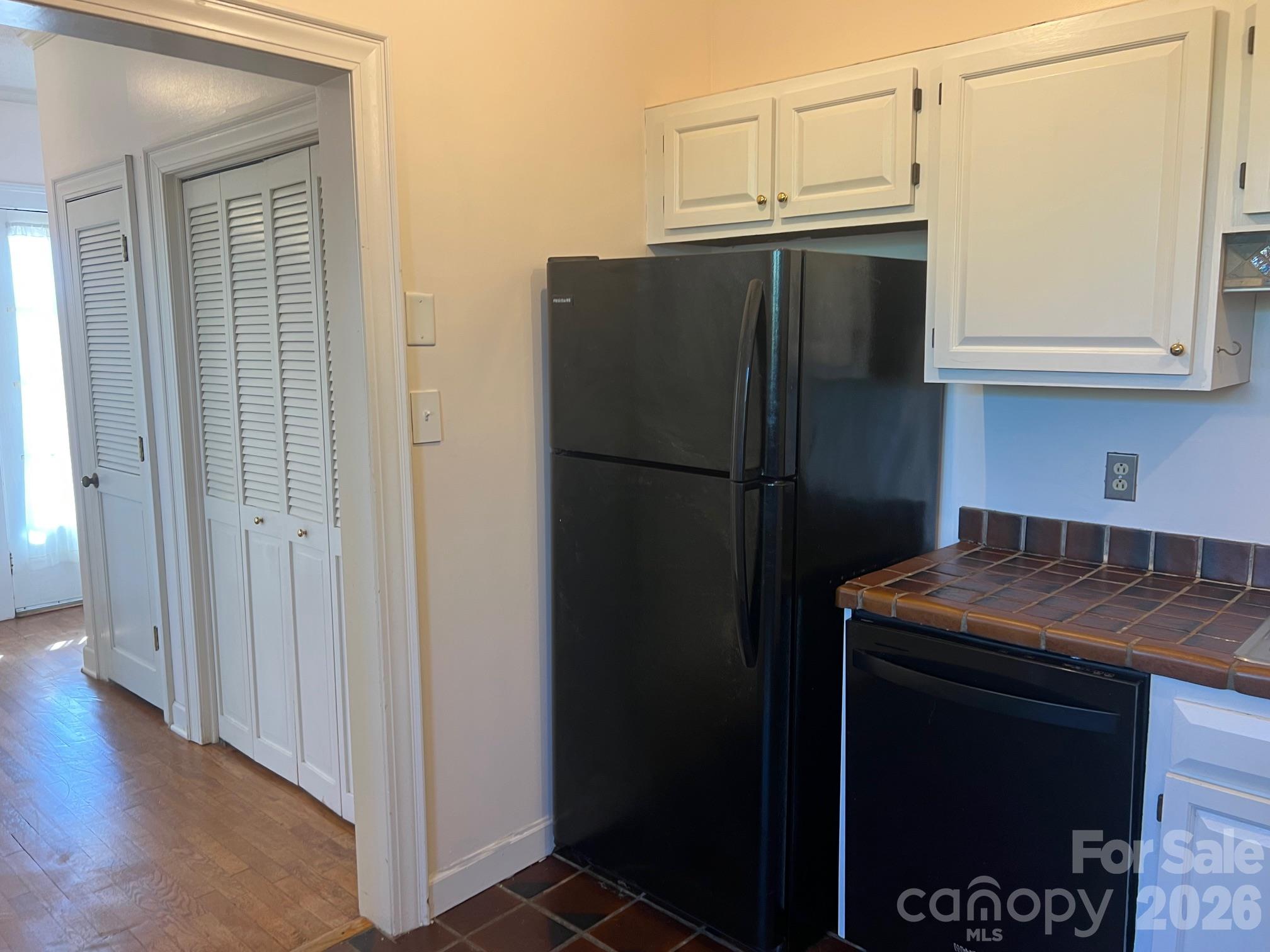 308 N Green Street Street 5 Property Photo 6