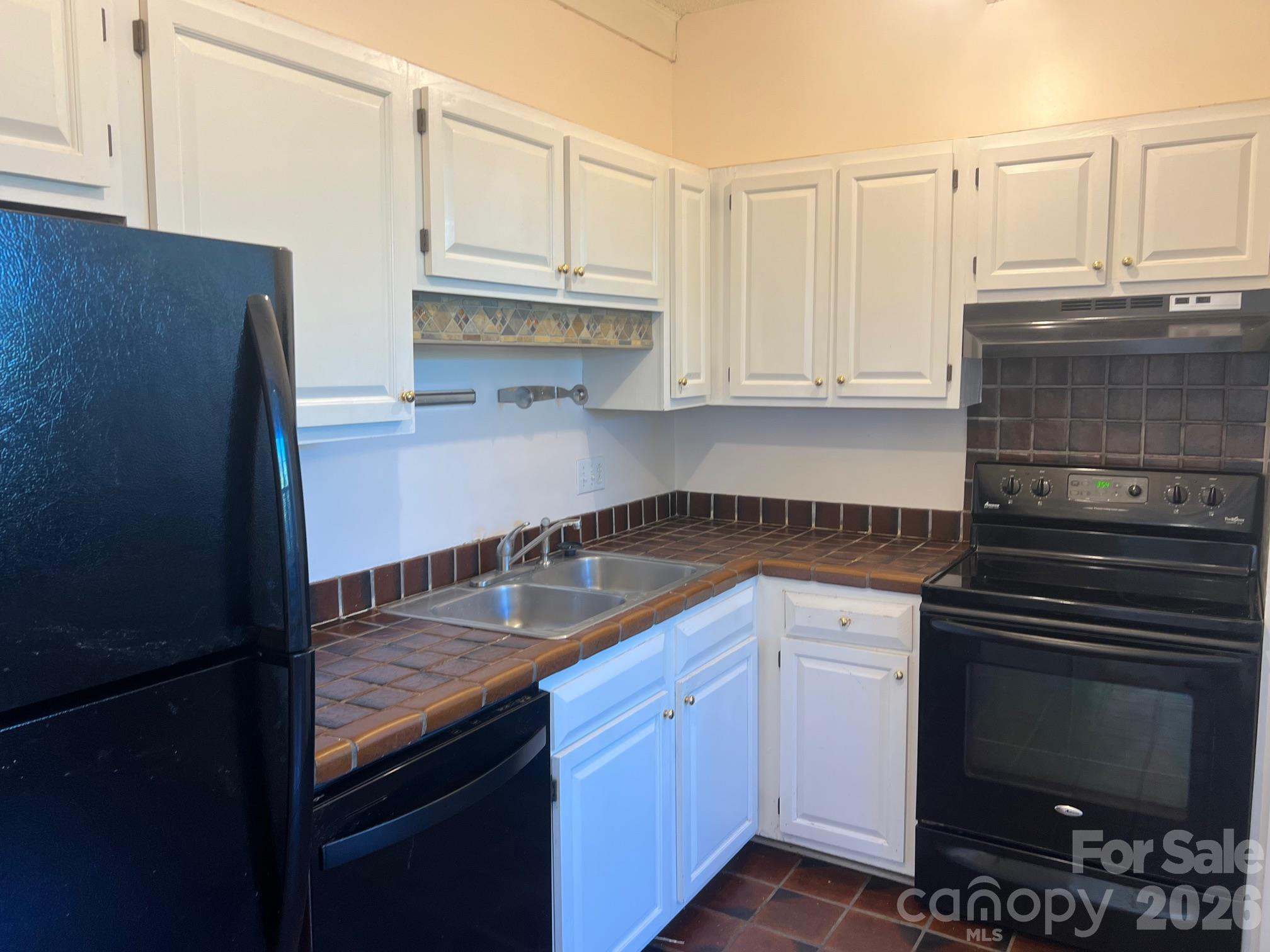308 N Green Street Street 5 Property Photo 9