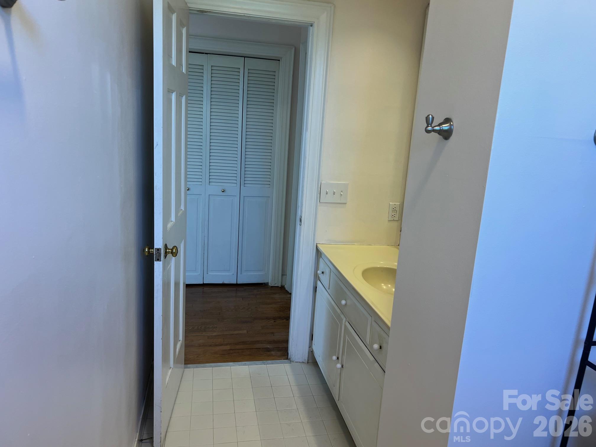 308 N Green Street Street 5 Property Photo 12