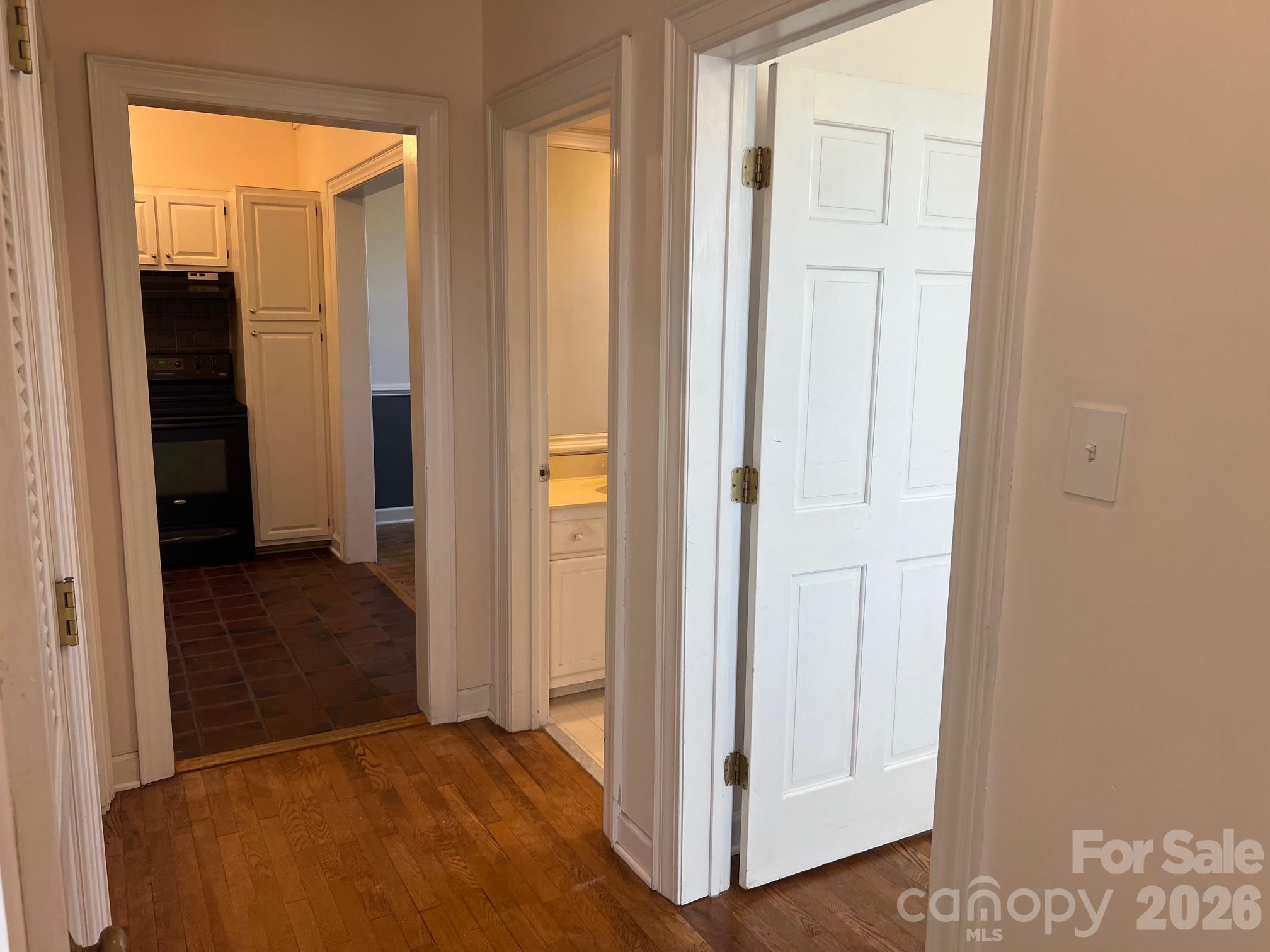 308 N Green Street Street 5 Property Photo 16