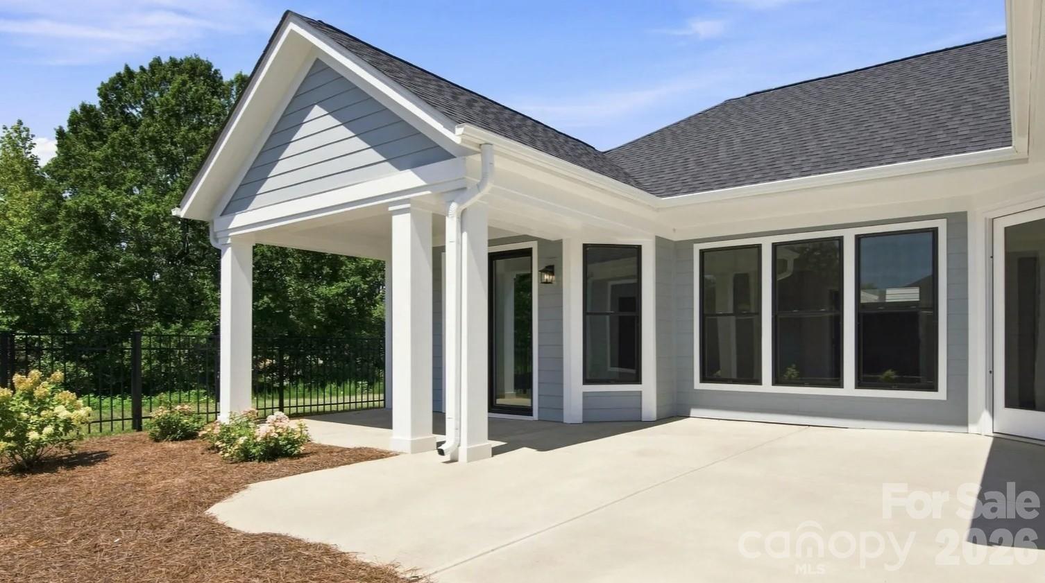 2014 Grassy Path Property Photo 15