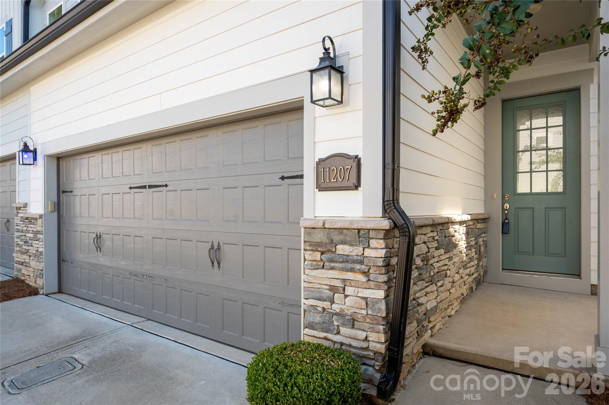 11207 Cobb Creek Court Property Photo 2