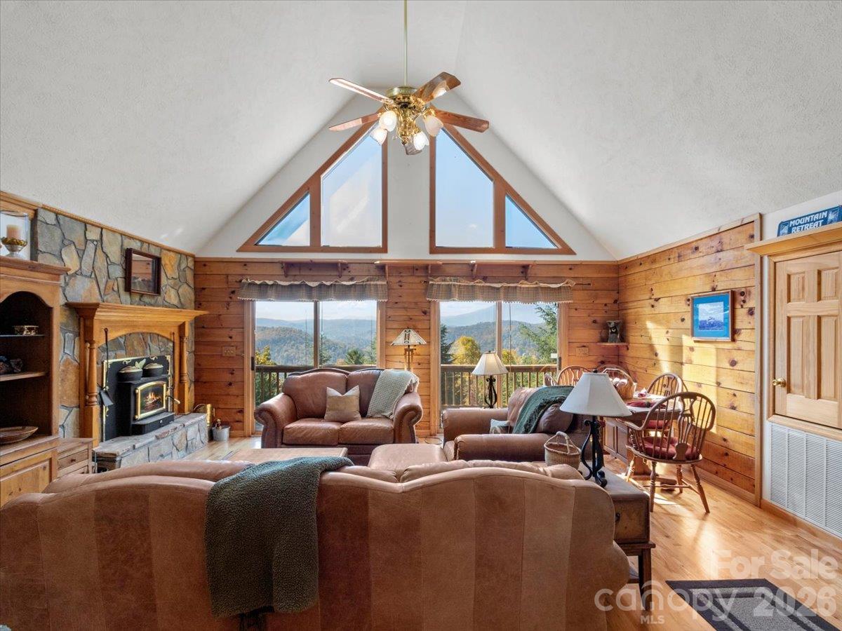 807 Pine Tree Road Property Photo 10