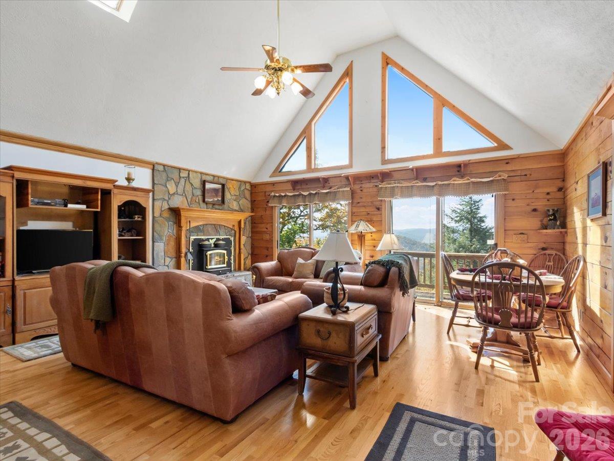 807 Pine Tree Road Property Photo 12
