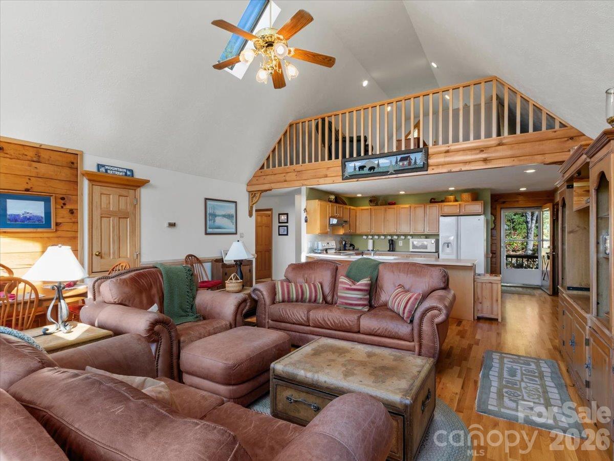 807 Pine Tree Road Property Photo 15