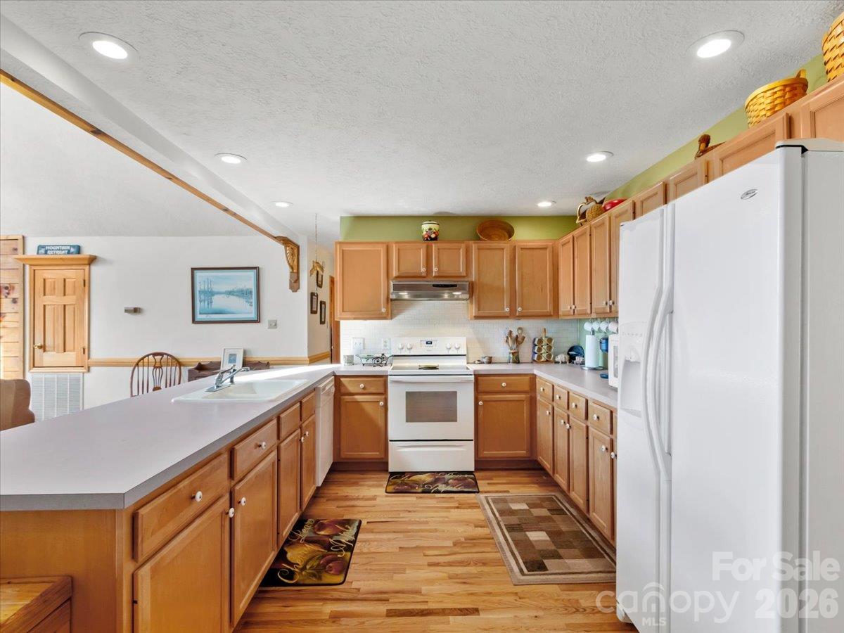 807 Pine Tree Road Property Photo 22