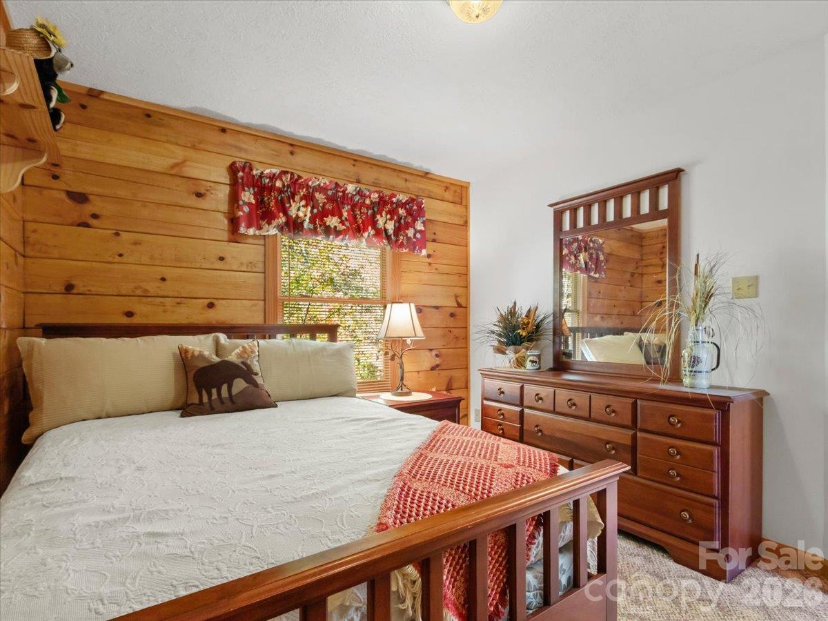 807 Pine Tree Road Property Photo 32