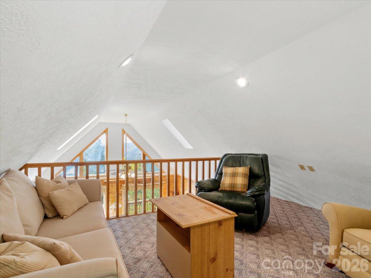807 Pine Tree Road Property Photo 36