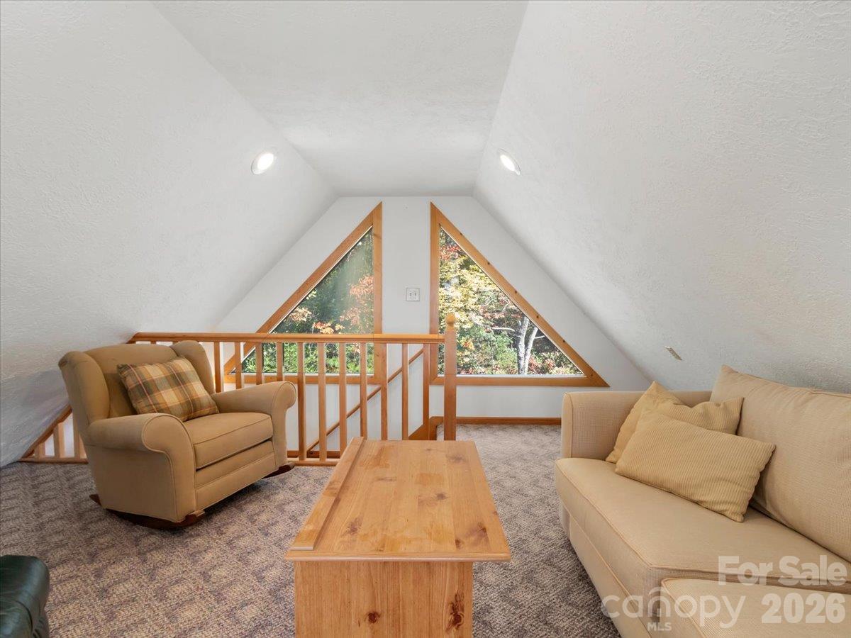 807 Pine Tree Road Property Photo 37