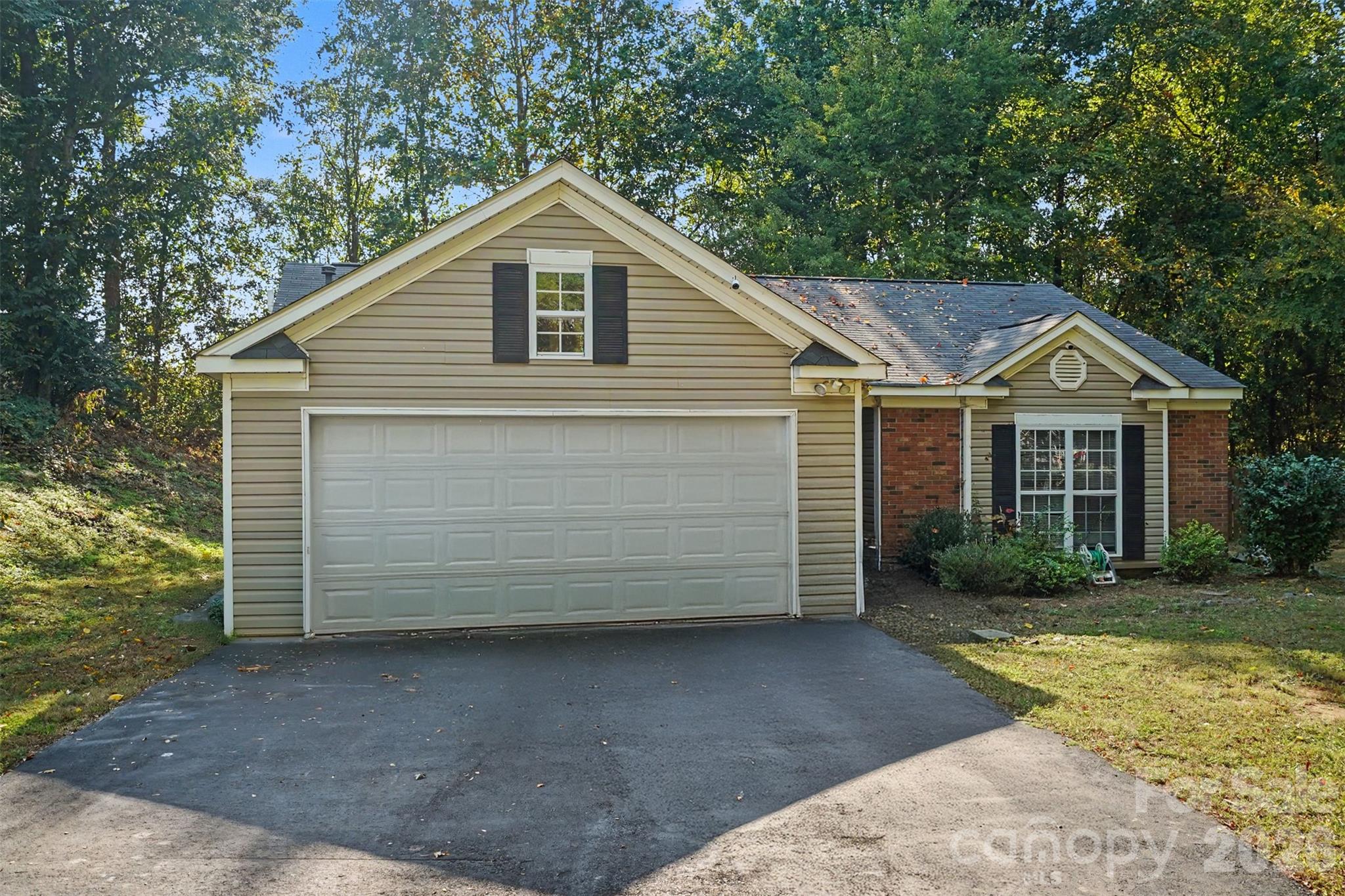 706 White Oak Lane Property Photo 2