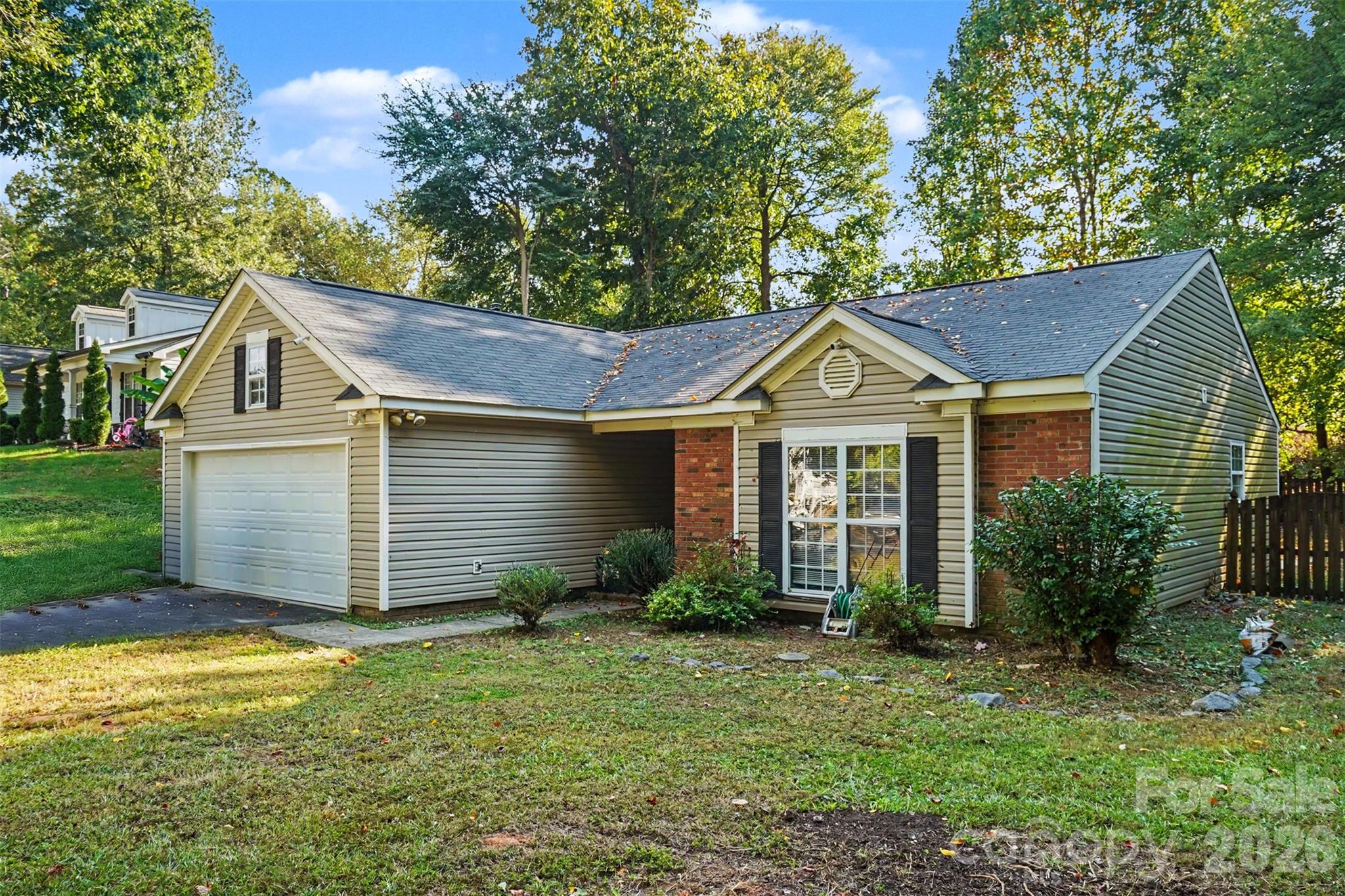 706 White Oak Lane Property Photo 4