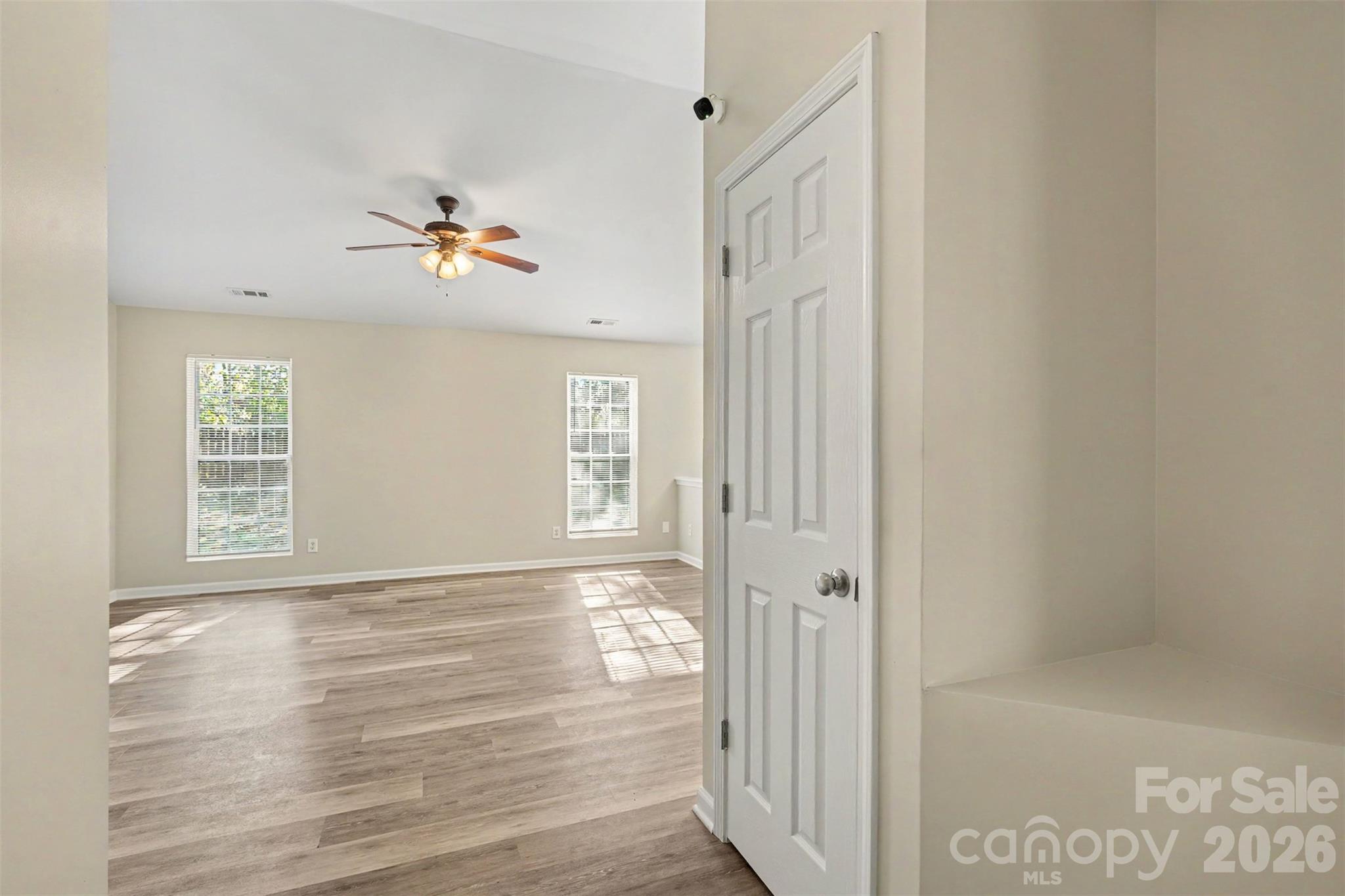706 White Oak Lane Property Photo 7