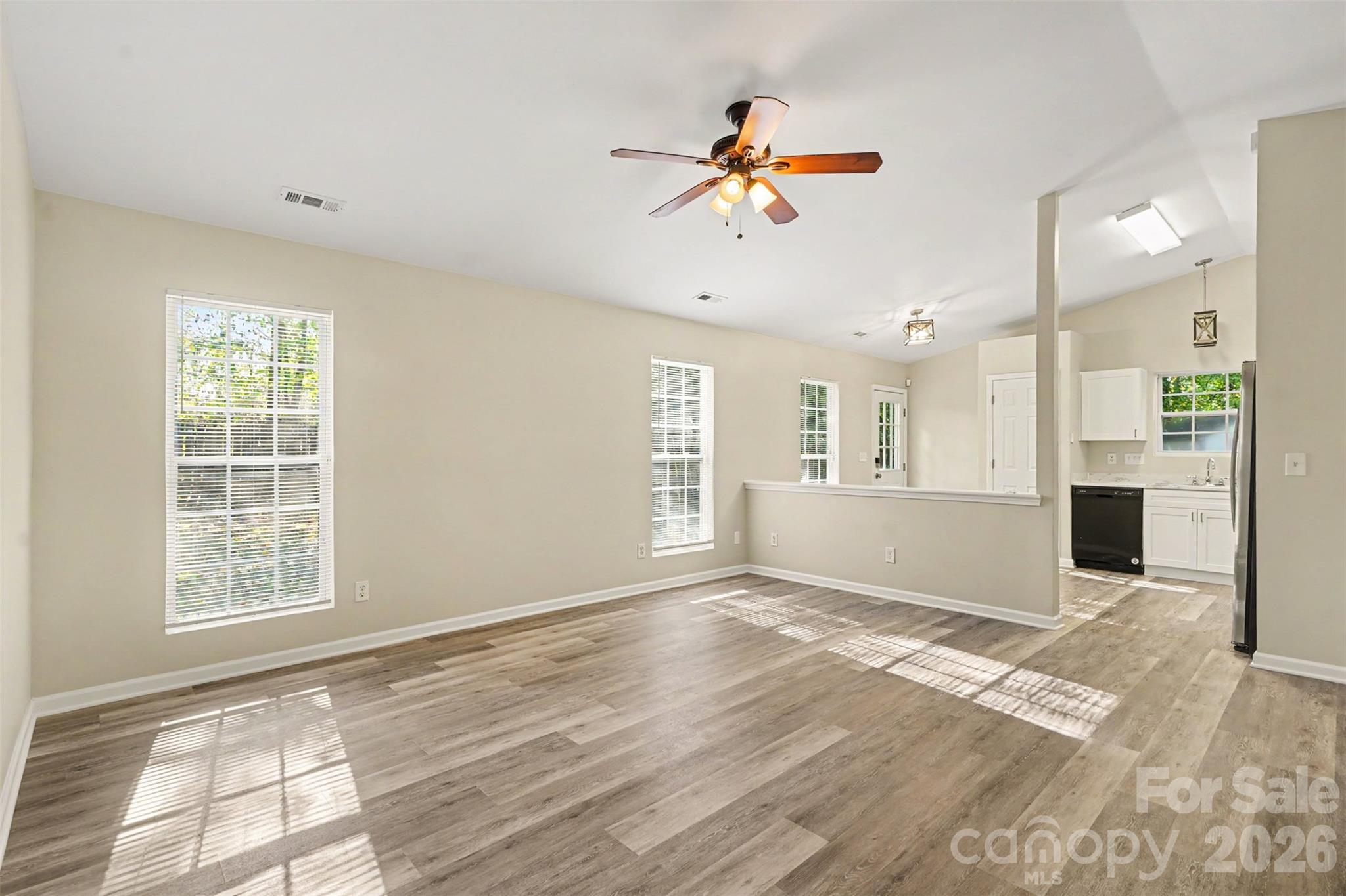 706 White Oak Lane Property Photo 9