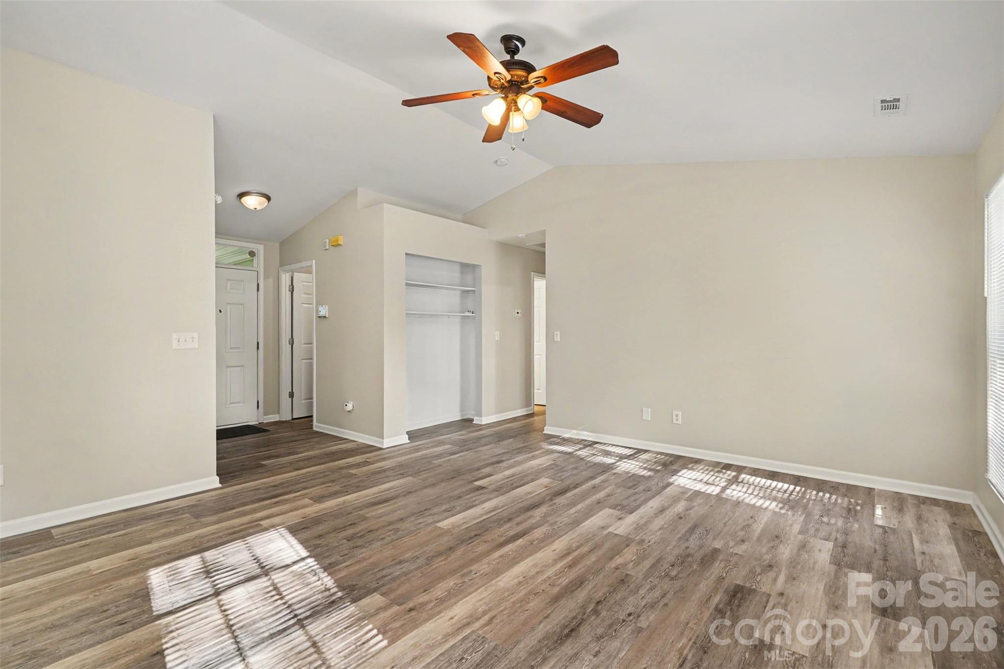 706 White Oak Lane Property Photo 10