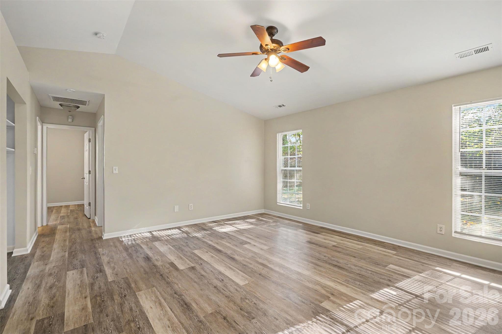706 White Oak Lane Property Photo 11