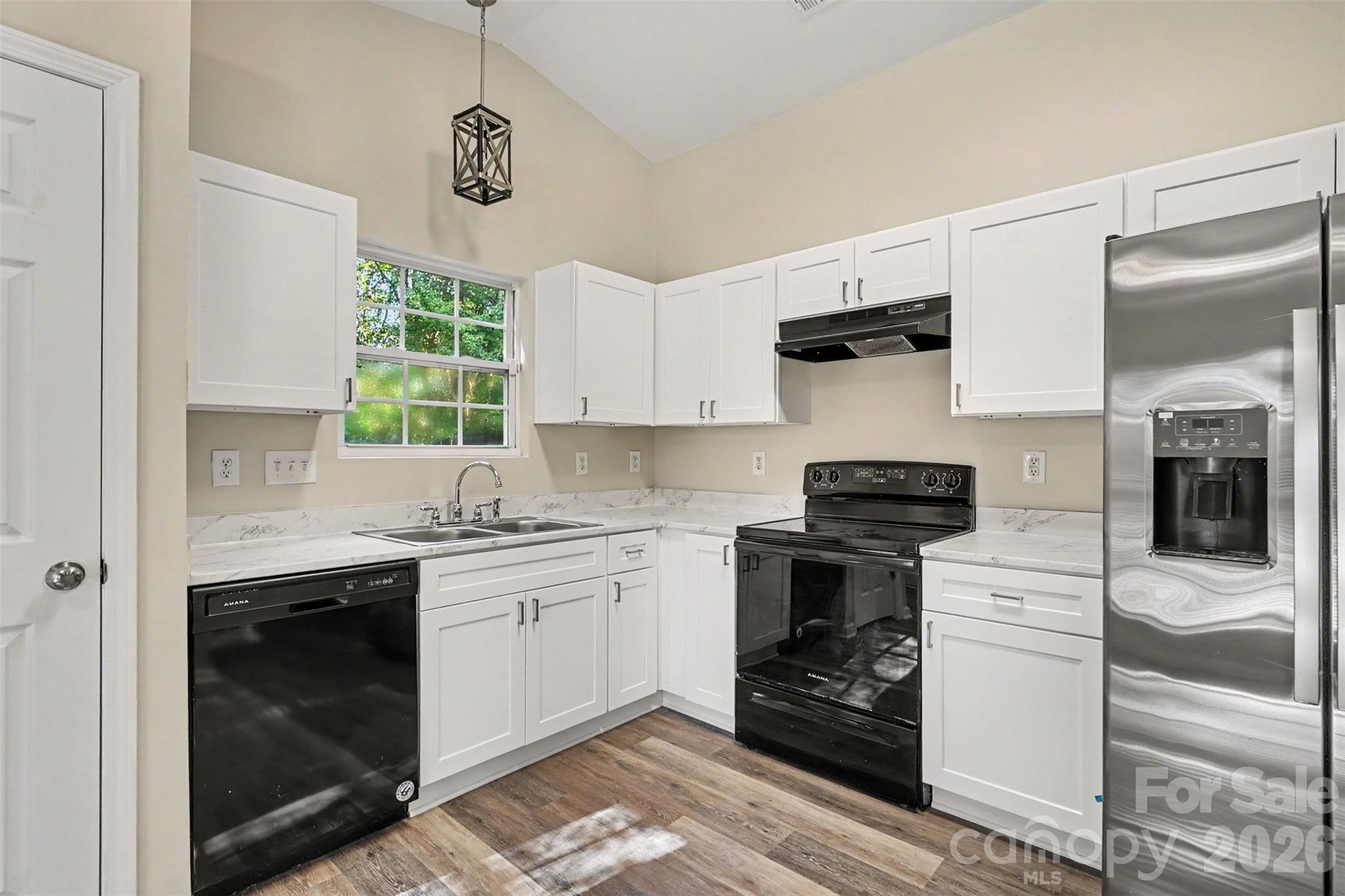 706 White Oak Lane Property Photo 13