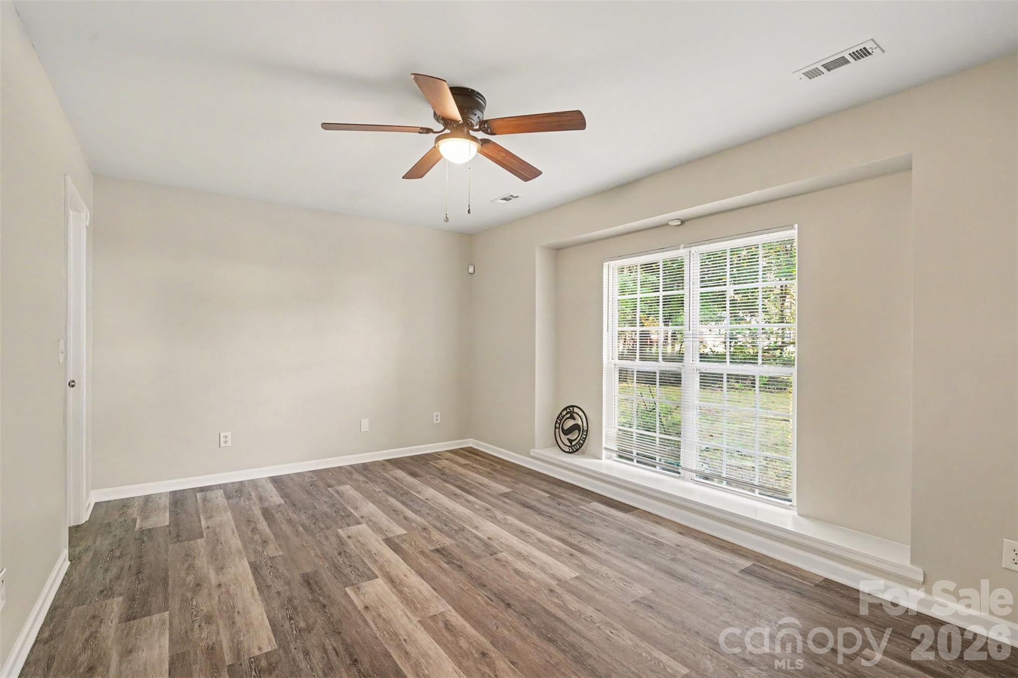 706 White Oak Lane Property Photo 15