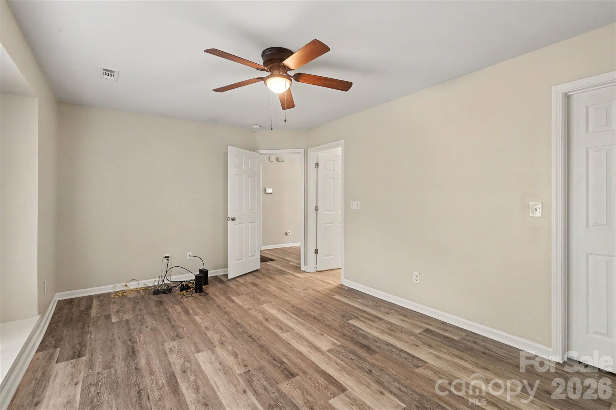 706 White Oak Lane Property Photo 16