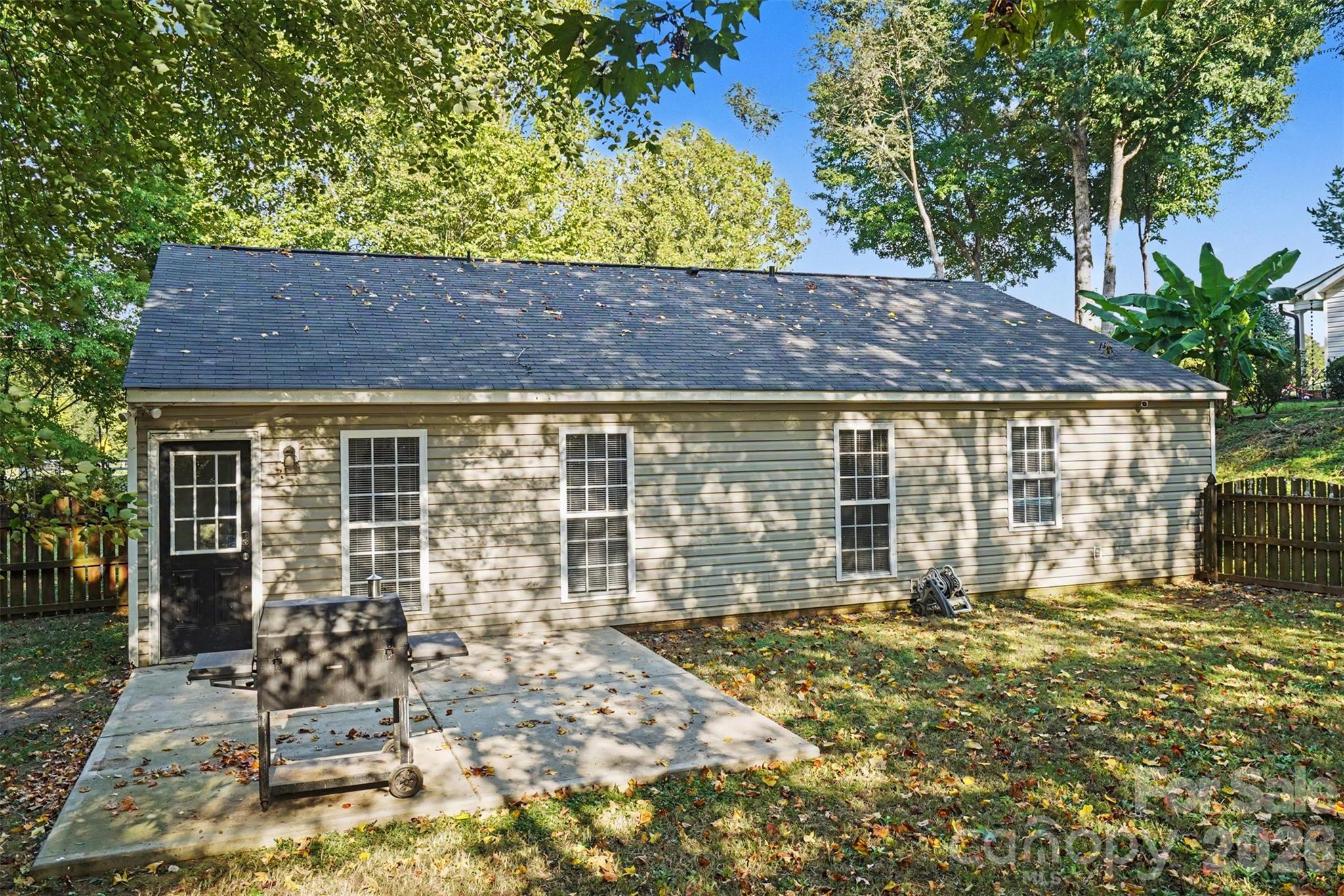 706 White Oak Lane Property Photo 28