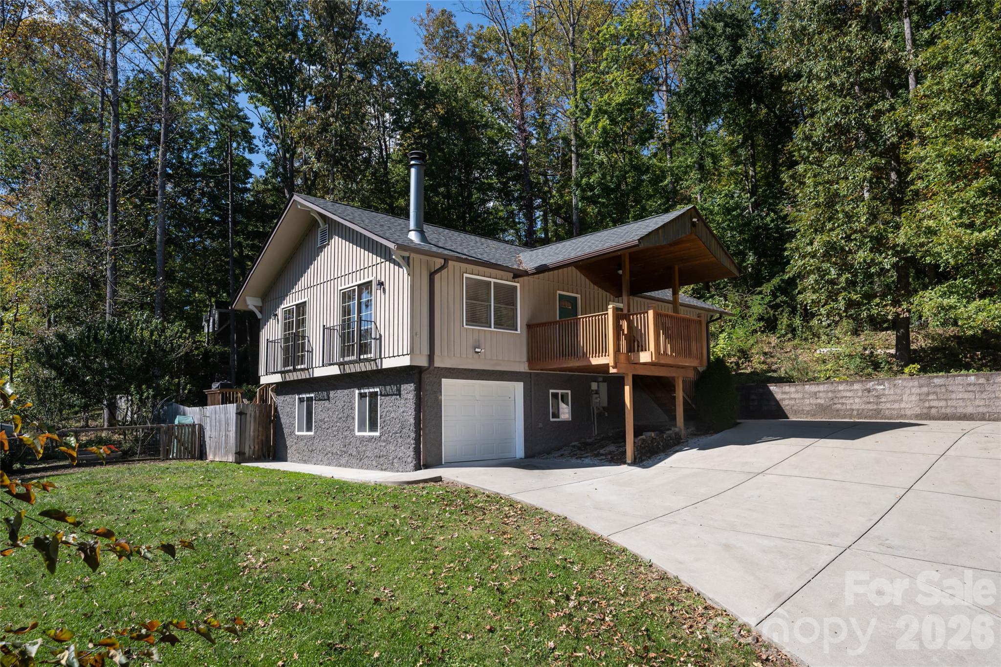 207 Beechwood Lakes Drive Property Photo 1