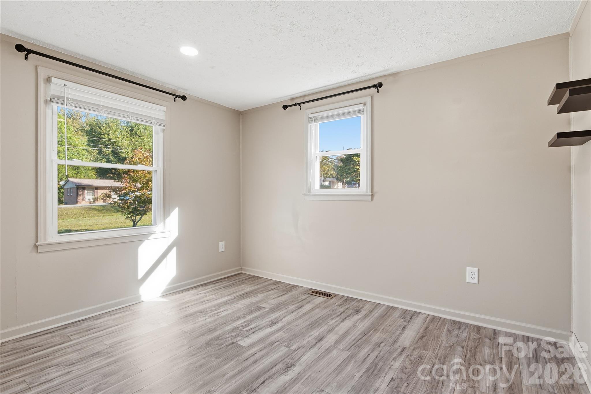 690 Rama Wood Drive Property Photo 10