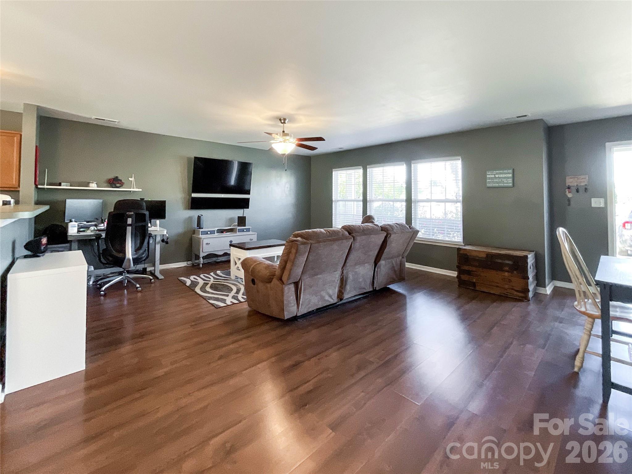 852 Tj Drive Property Photo 6