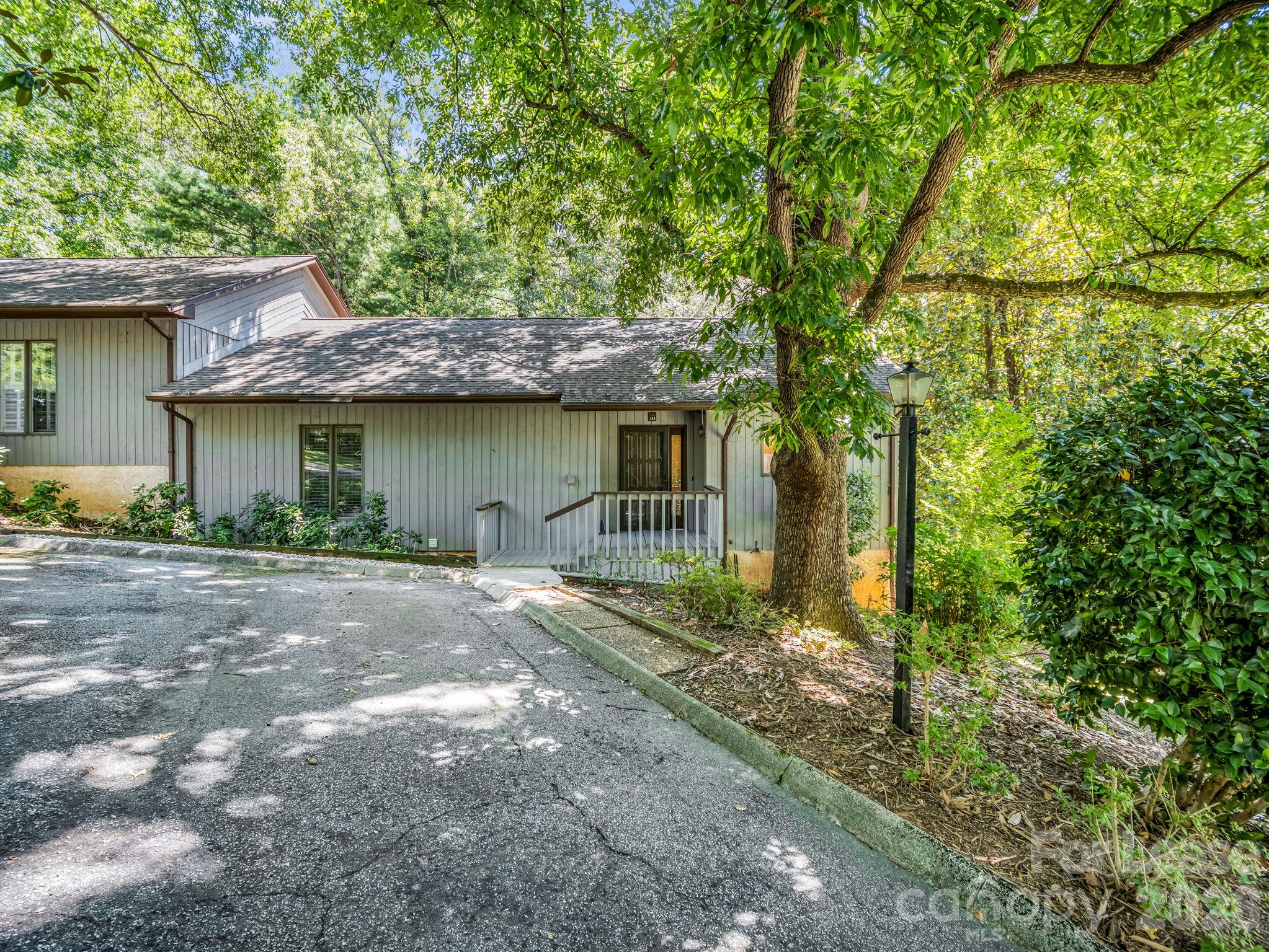 335 Melrose Avenue 111 Property Photo 2