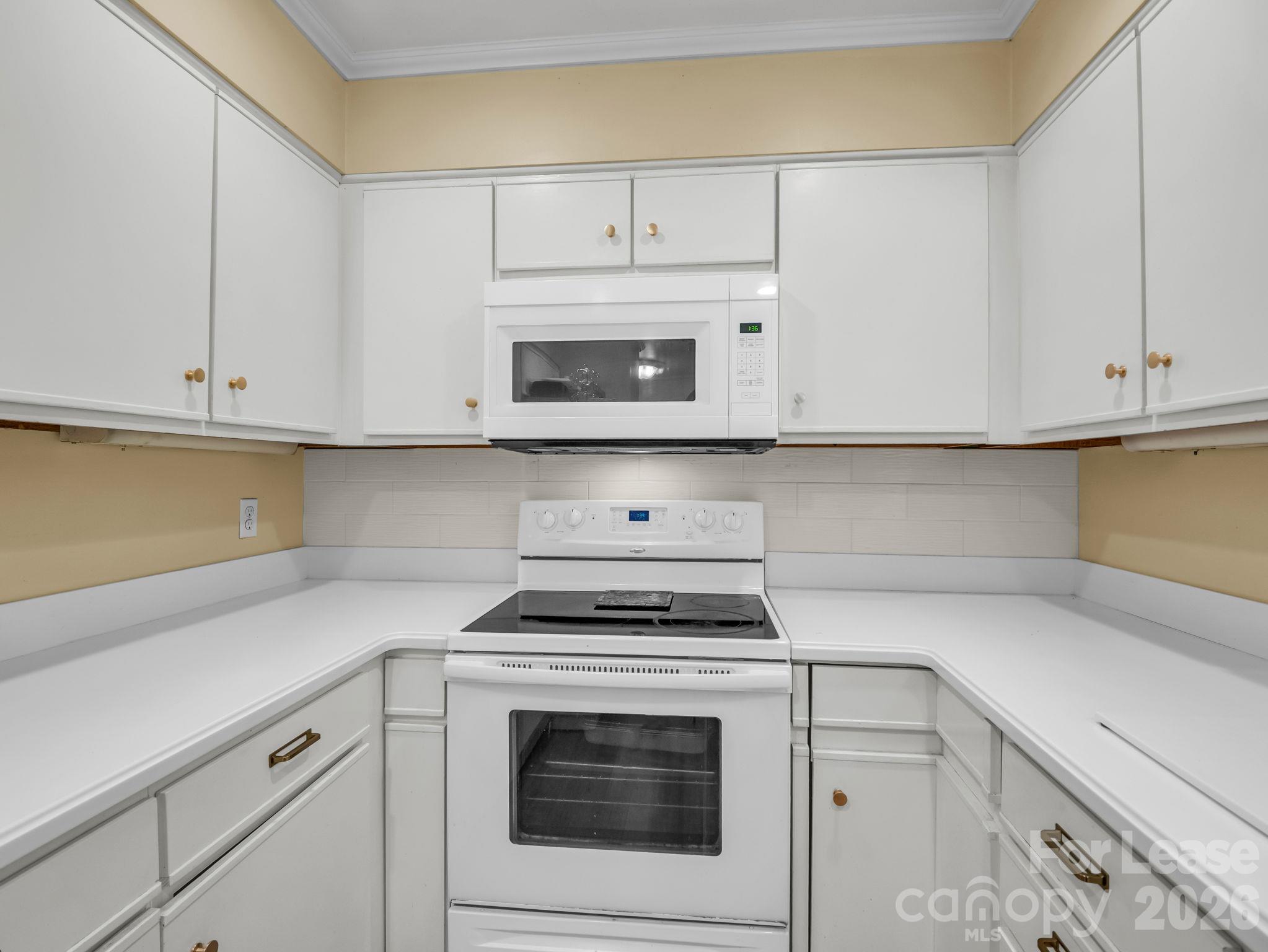 335 Melrose Avenue 111 Property Photo 10