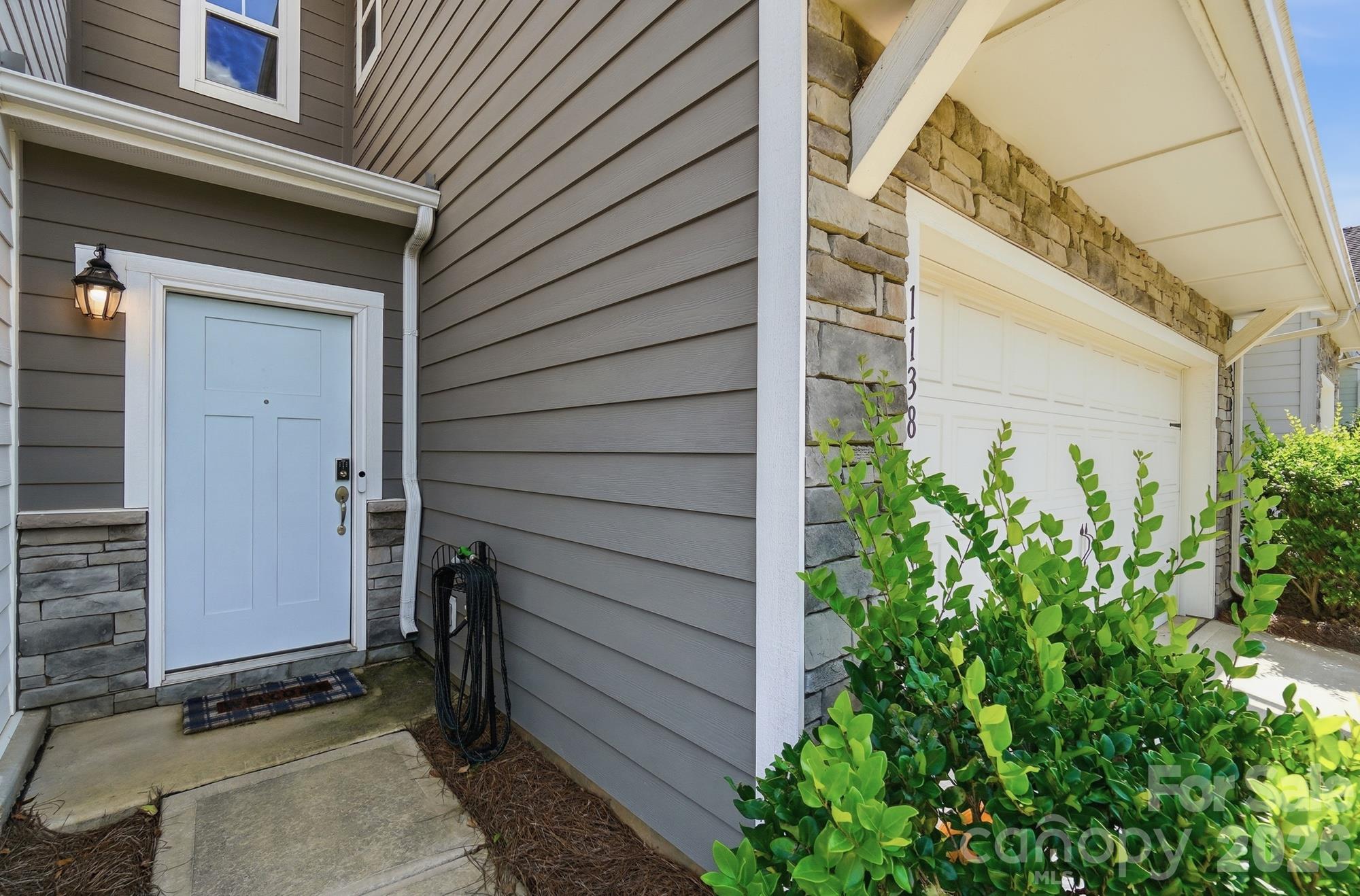 1138 Streamside Lane Property Photo 6