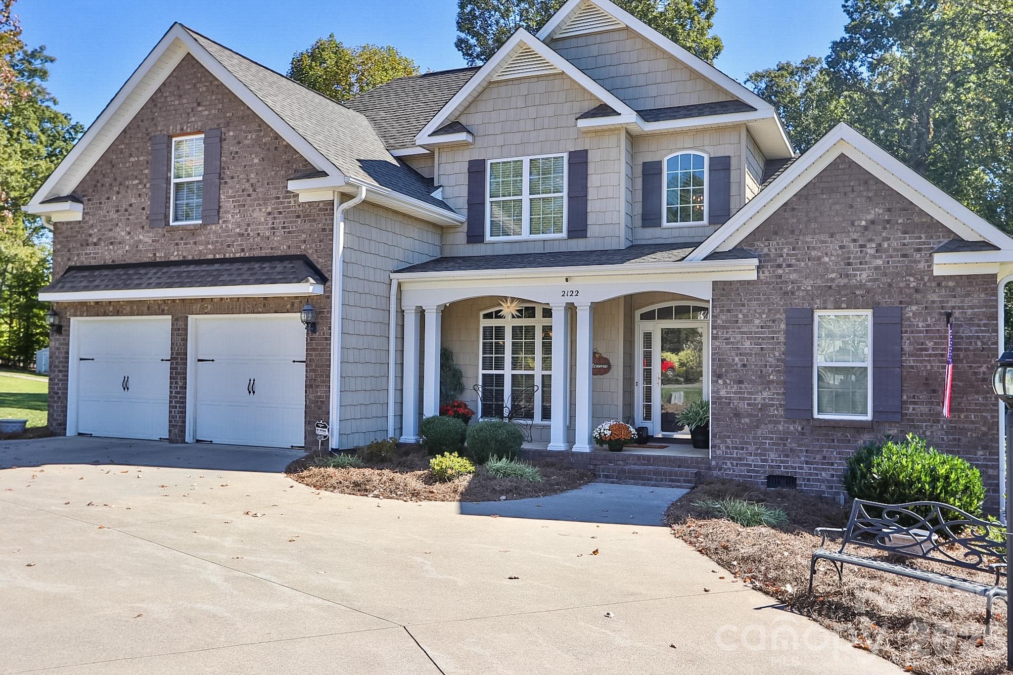 2122 Walnut Crossing Run Property Photo 1