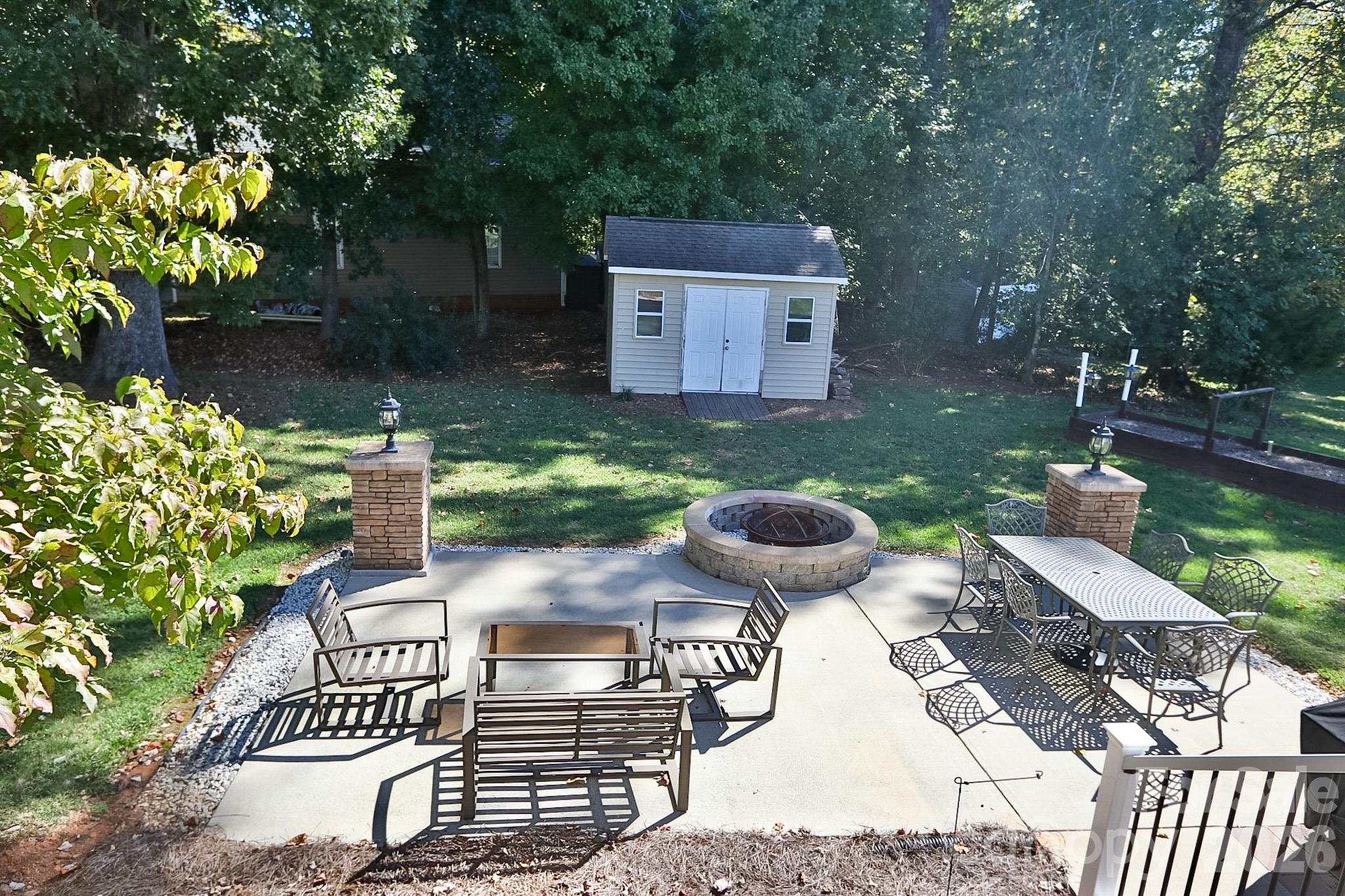 2122 Walnut Crossing Run Property Photo 2