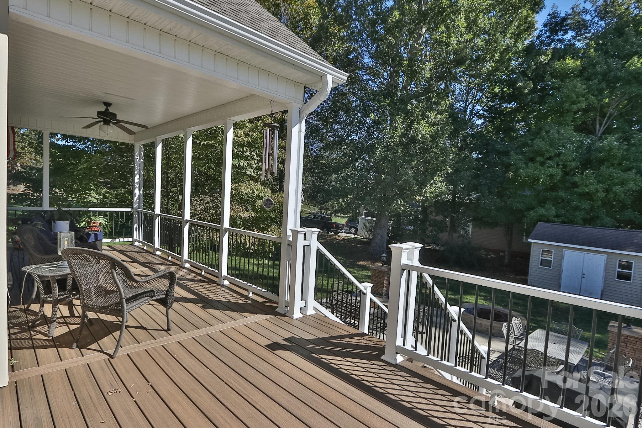 2122 Walnut Crossing Run Property Photo 3