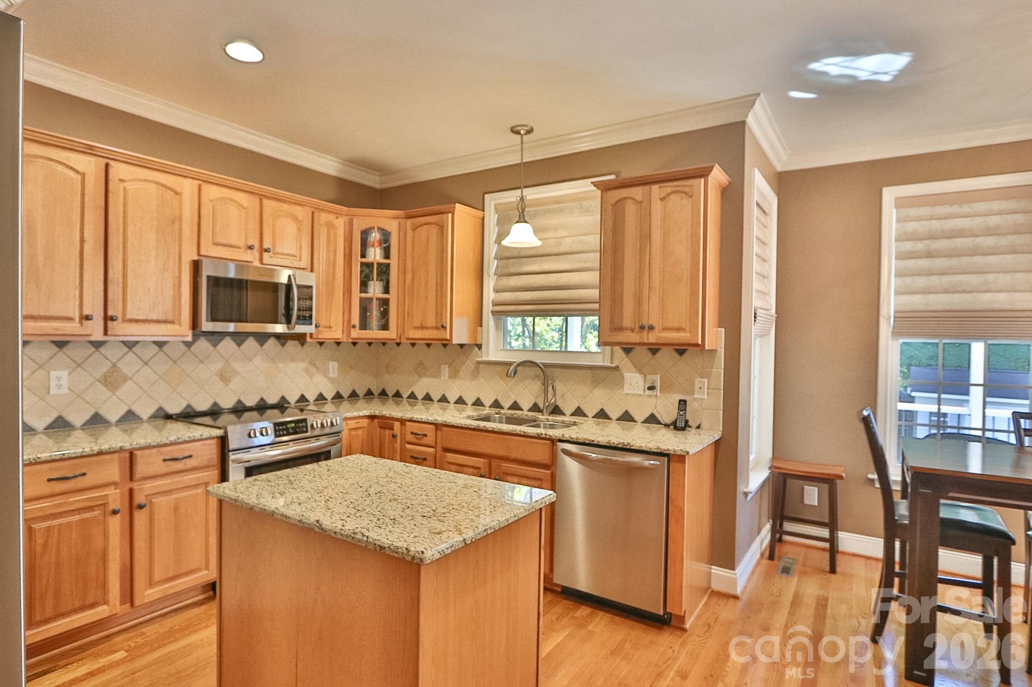 2122 Walnut Crossing Run Property Photo 5
