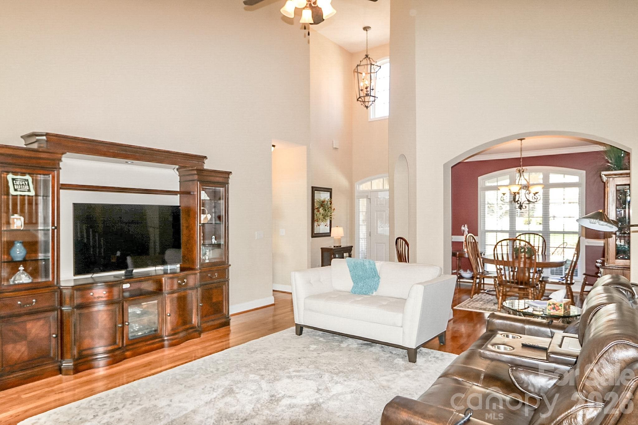 2122 Walnut Crossing Run Property Photo 6