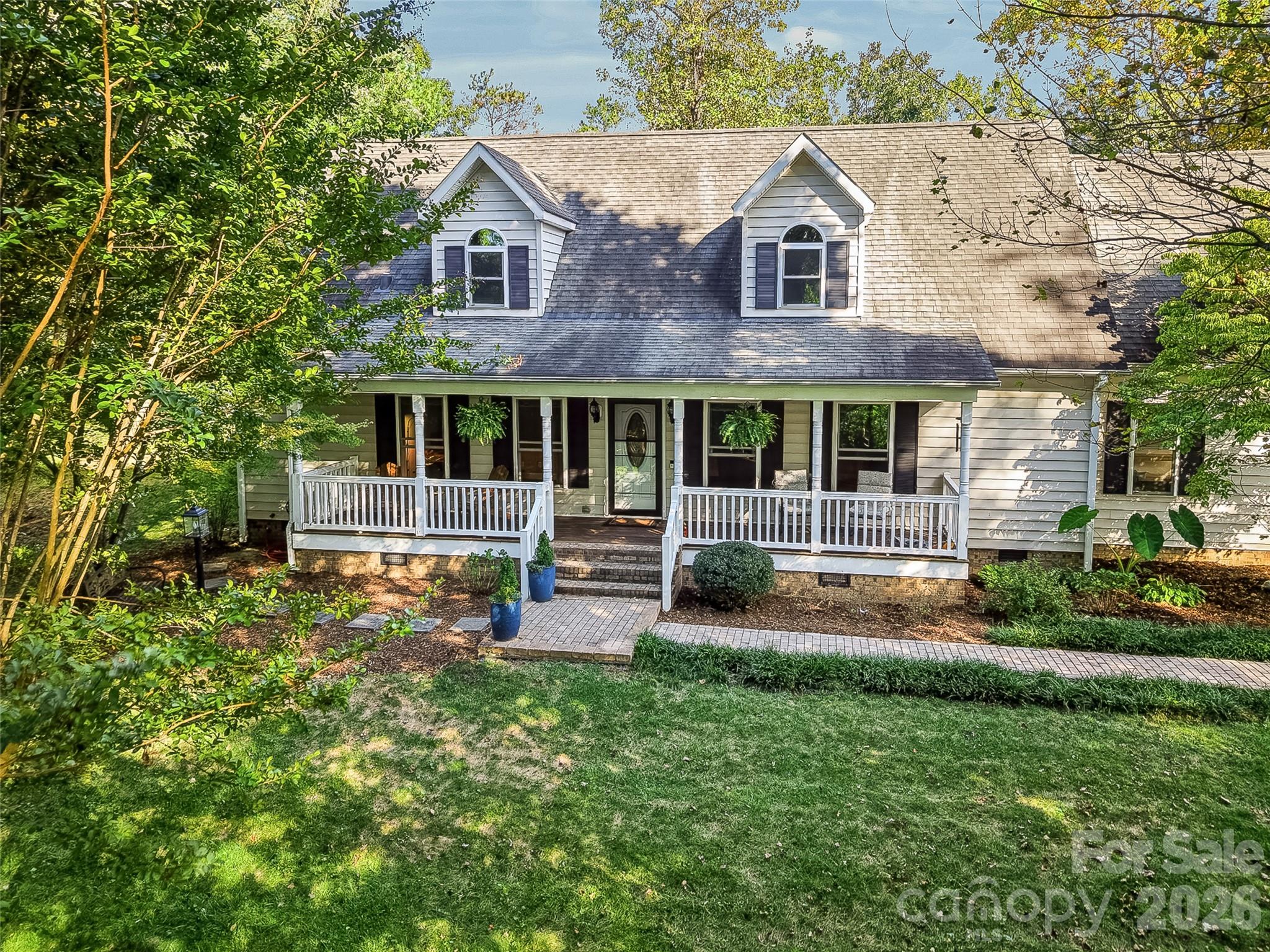 2122 N Rugby Road Property Photo 1