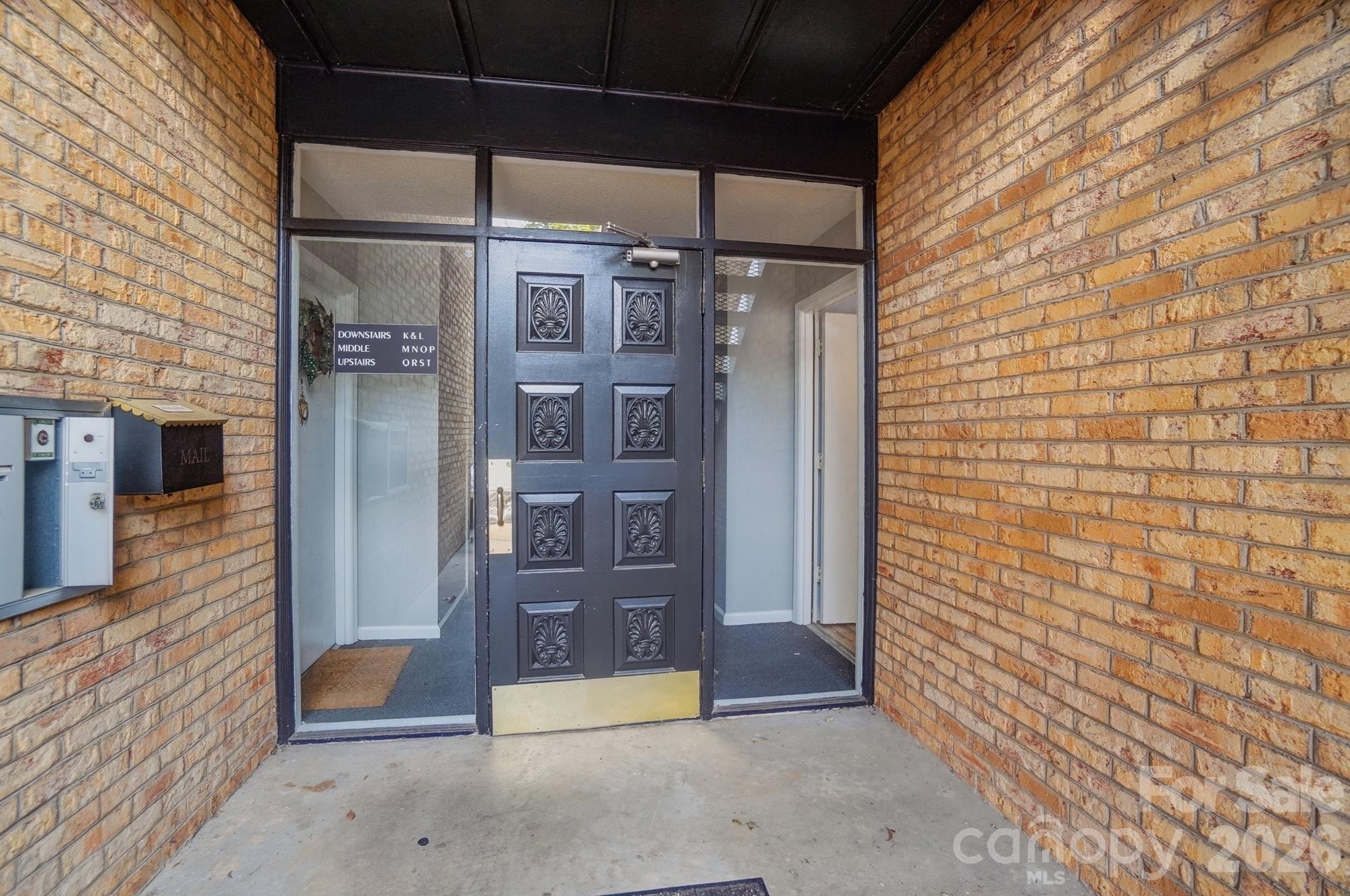 4754 Hedgemore Drive N Property Photo 3