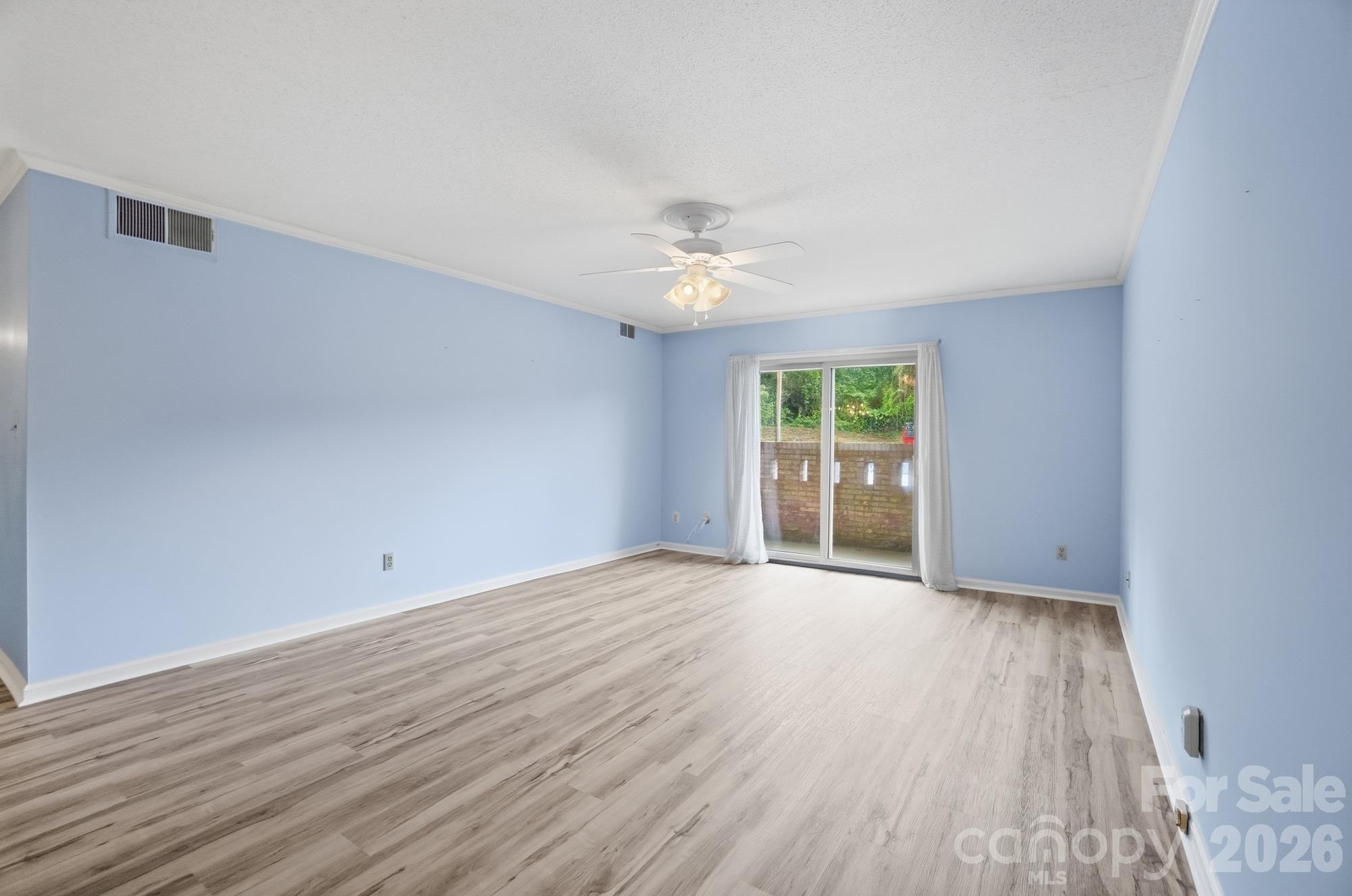 4754 Hedgemore Drive N Property Photo 4